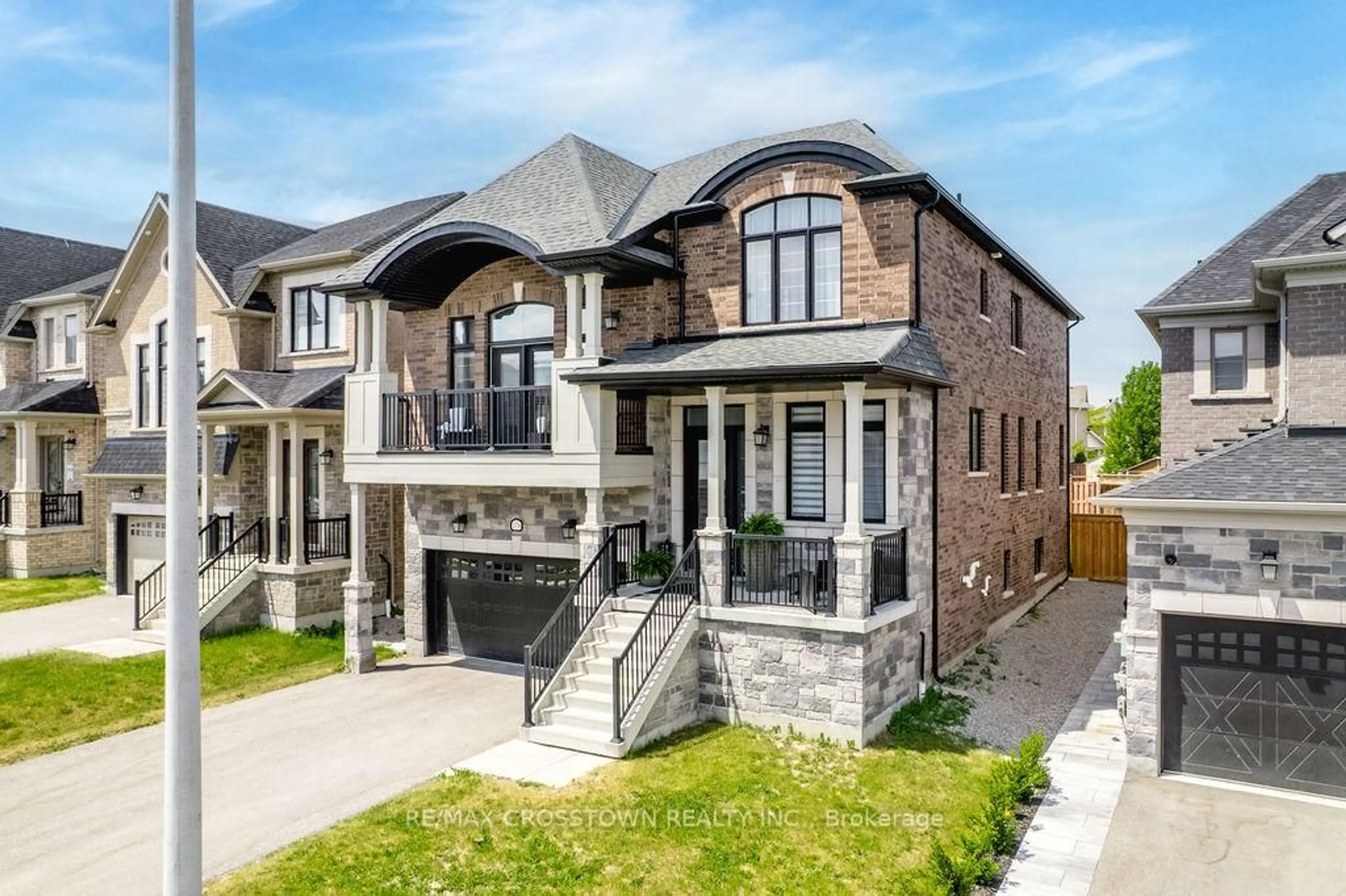 Home with brick exterior material, street for 1376 Lawson St, Innisfil Ontario L9S 0N8