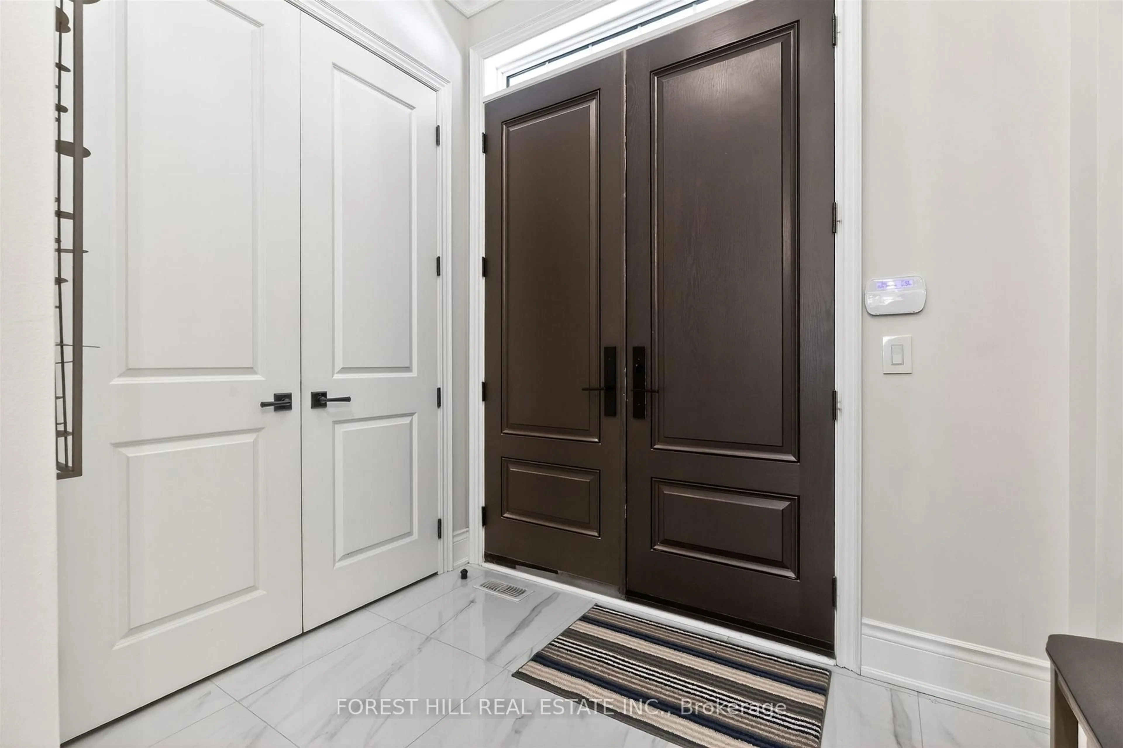 Indoor entryway for 9 Quasar Ave, Richmond Hill Ontario L4C 5G9
