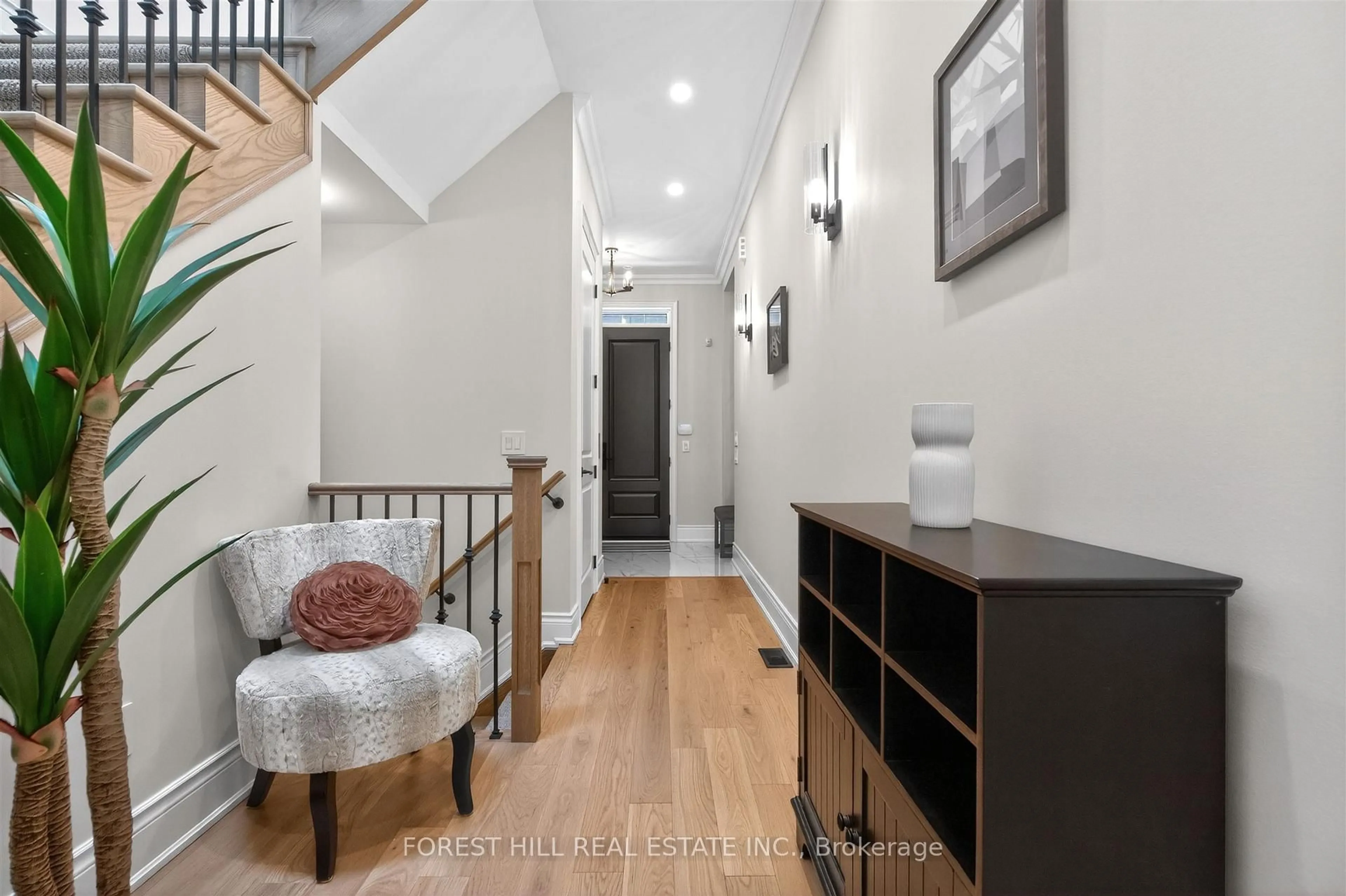 Indoor entryway for 9 Quasar Ave, Richmond Hill Ontario L4C 5G9