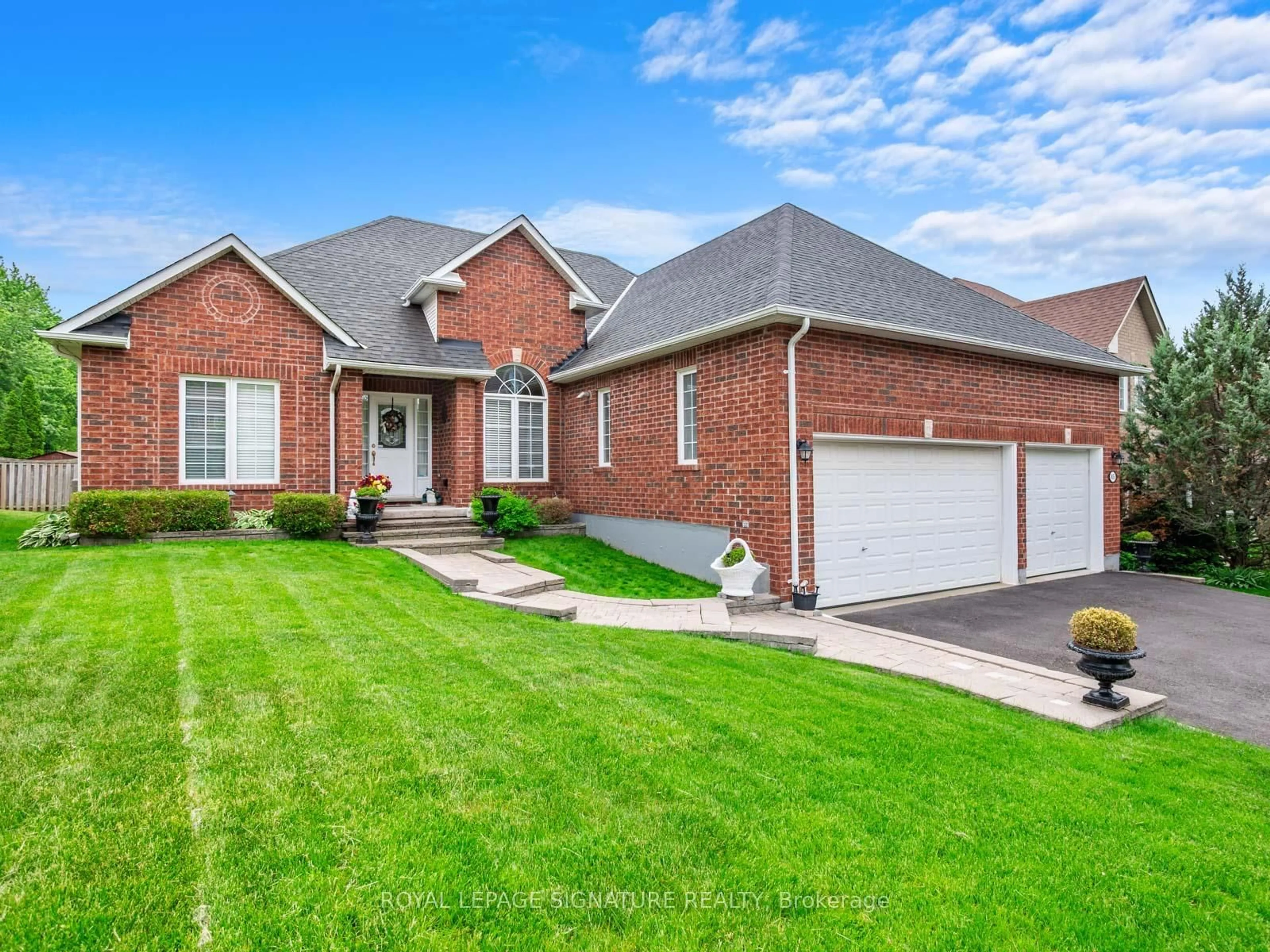 Home with brick exterior material, street for 85 Ferncroft Dr, Georgina Ontario L4P 4G7