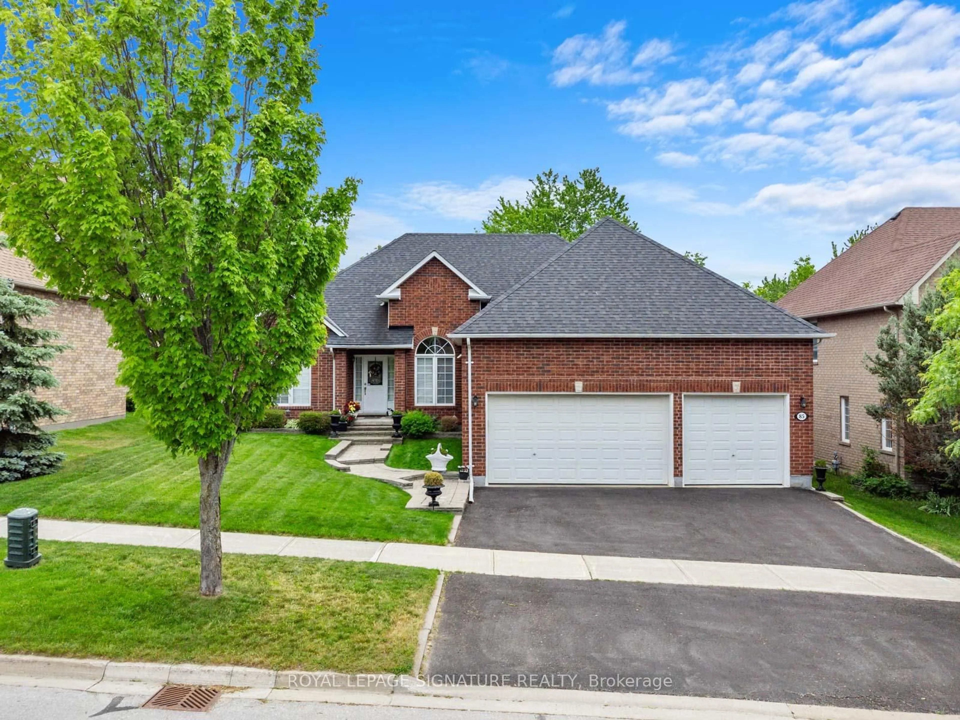 Home with brick exterior material, street for 85 Ferncroft Dr, Georgina Ontario L4P 4G7