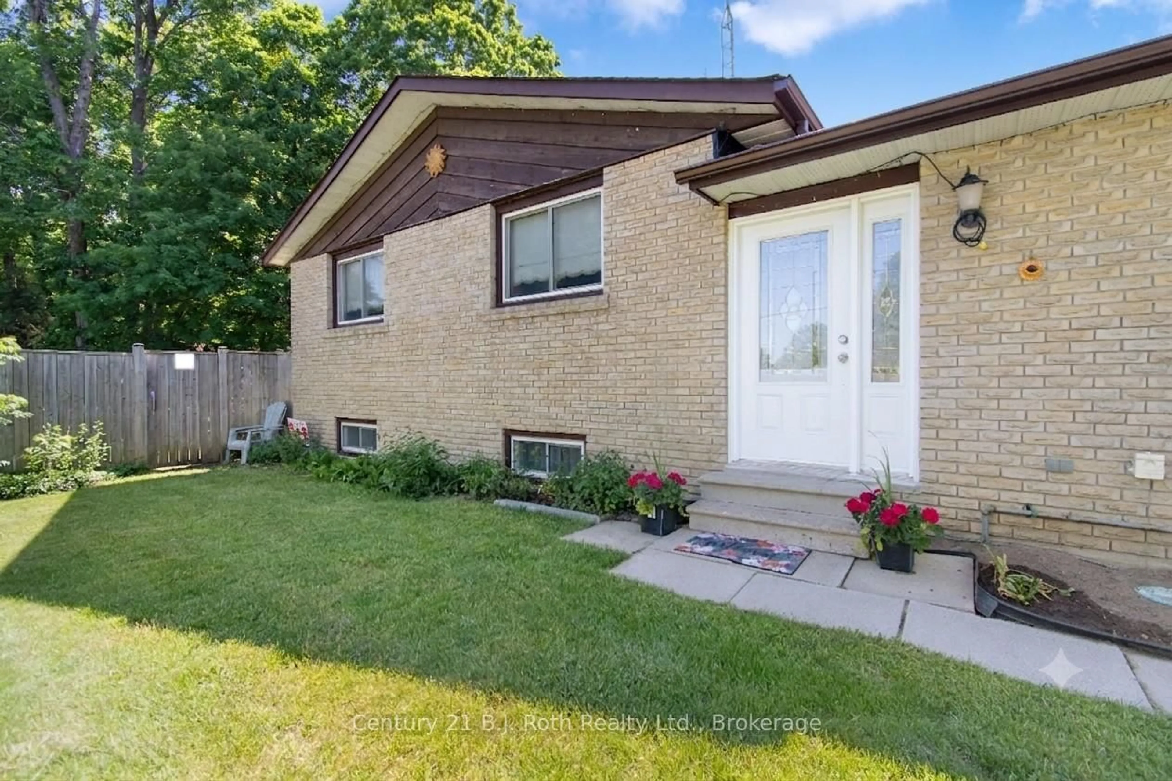 Home with brick exterior material, street for 807 Cook St, Innisfil Ontario L9S 2J1