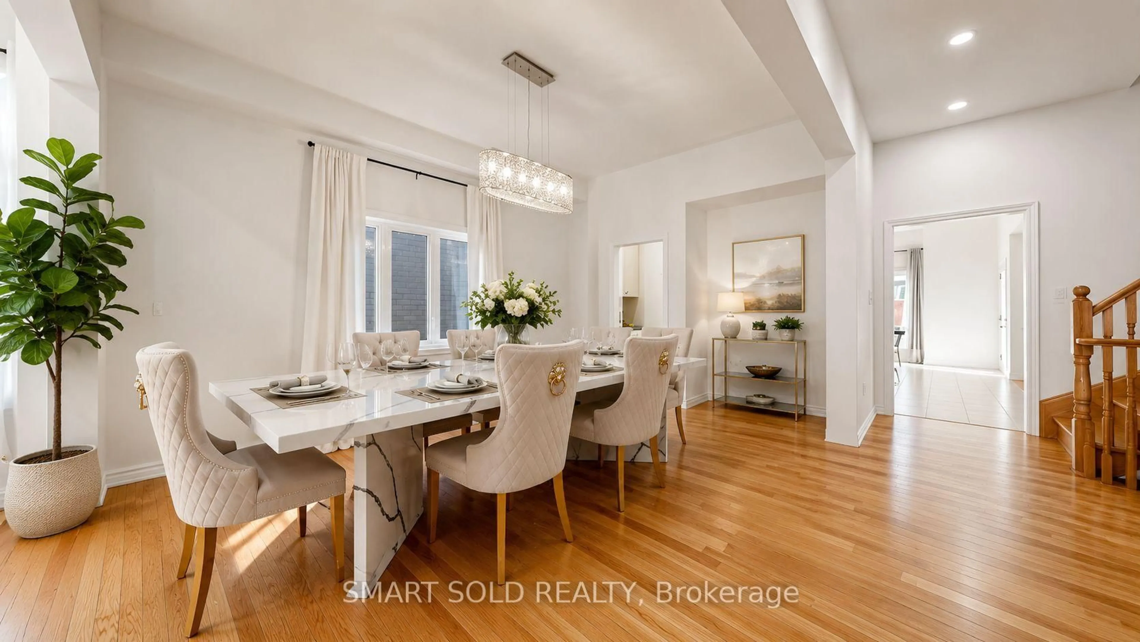 Dining room, unknown for 8 Slater Crt, East Gwillimbury Ontario L9N 0P8