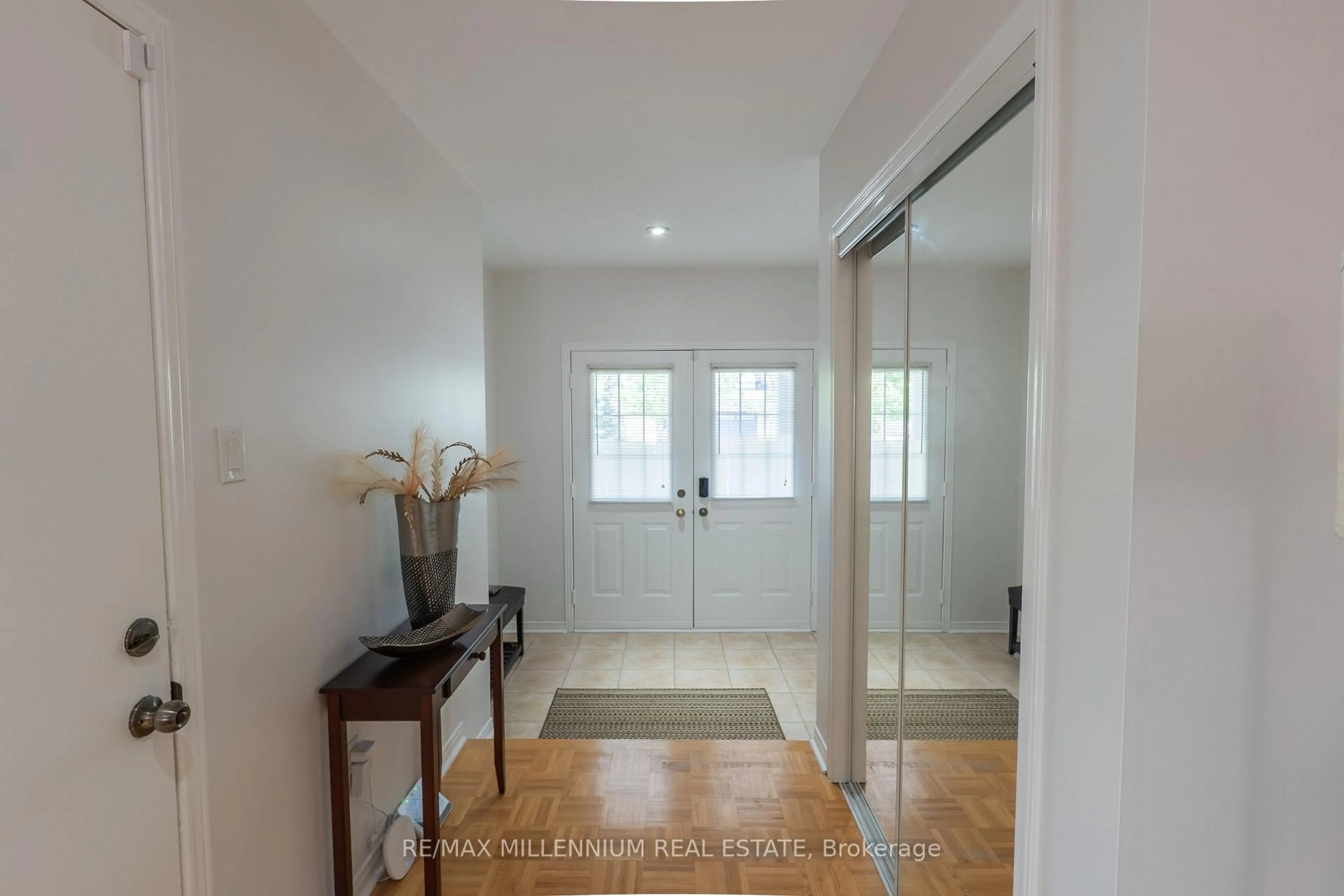 Indoor entryway for 90 Ronan Cres, Vaughan Ontario L4H 2J6