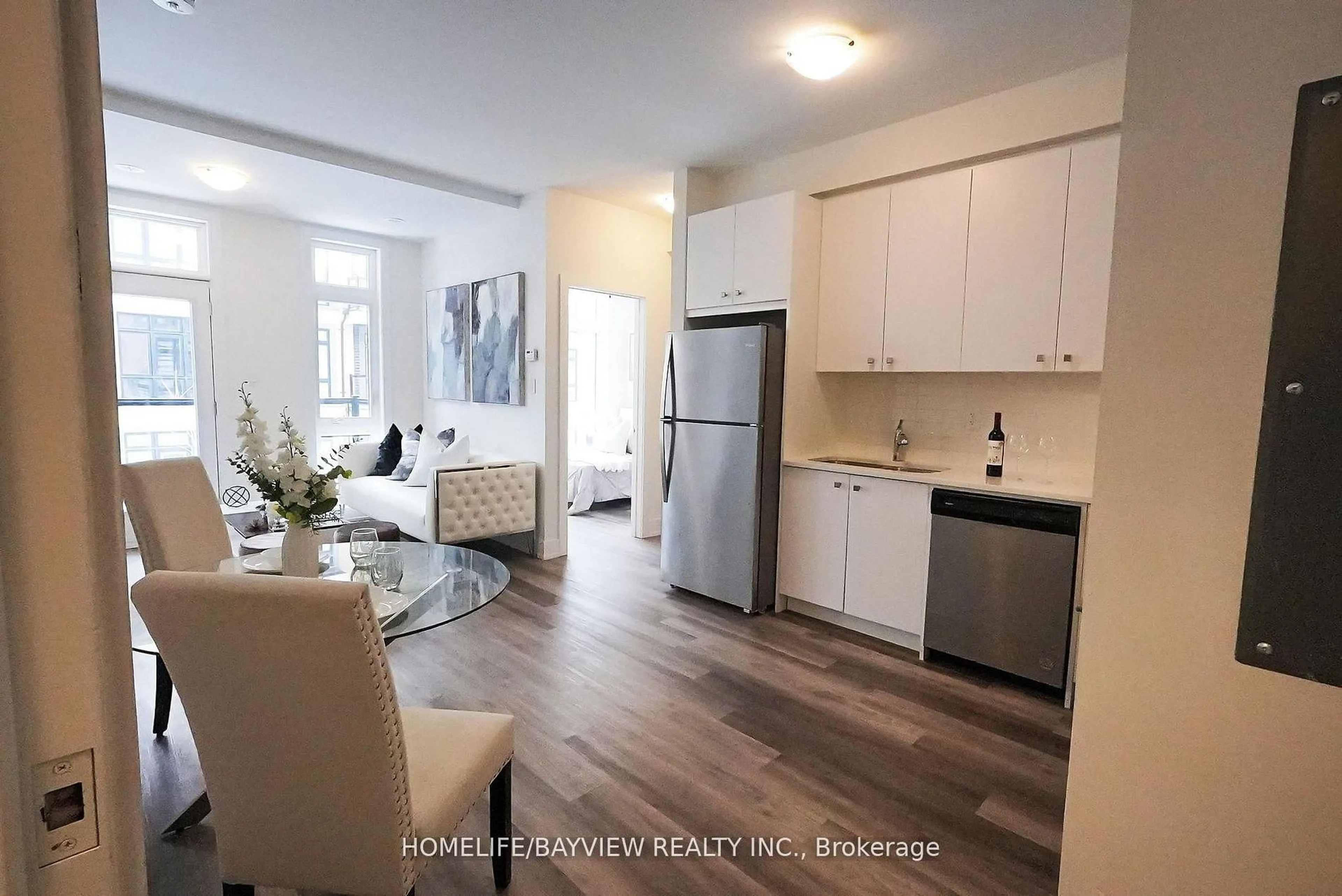 Open concept kitchen, unknown for 8 Sayers Lane #17, Richmond Hill Ontario L4E 1J4