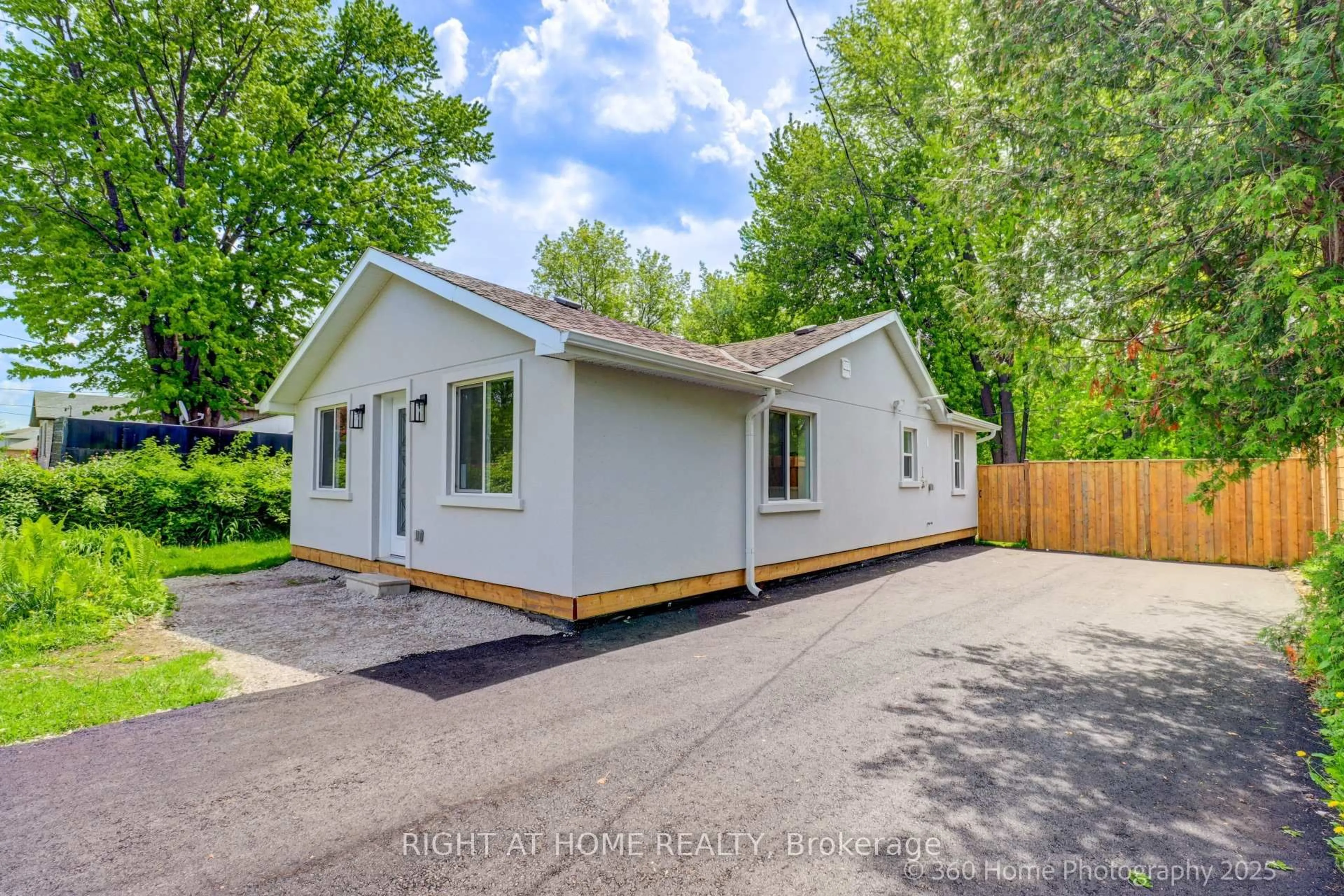 Home with vinyl exterior material, street for 321 Tampa Dr, Georgina Ontario L4P 3A3