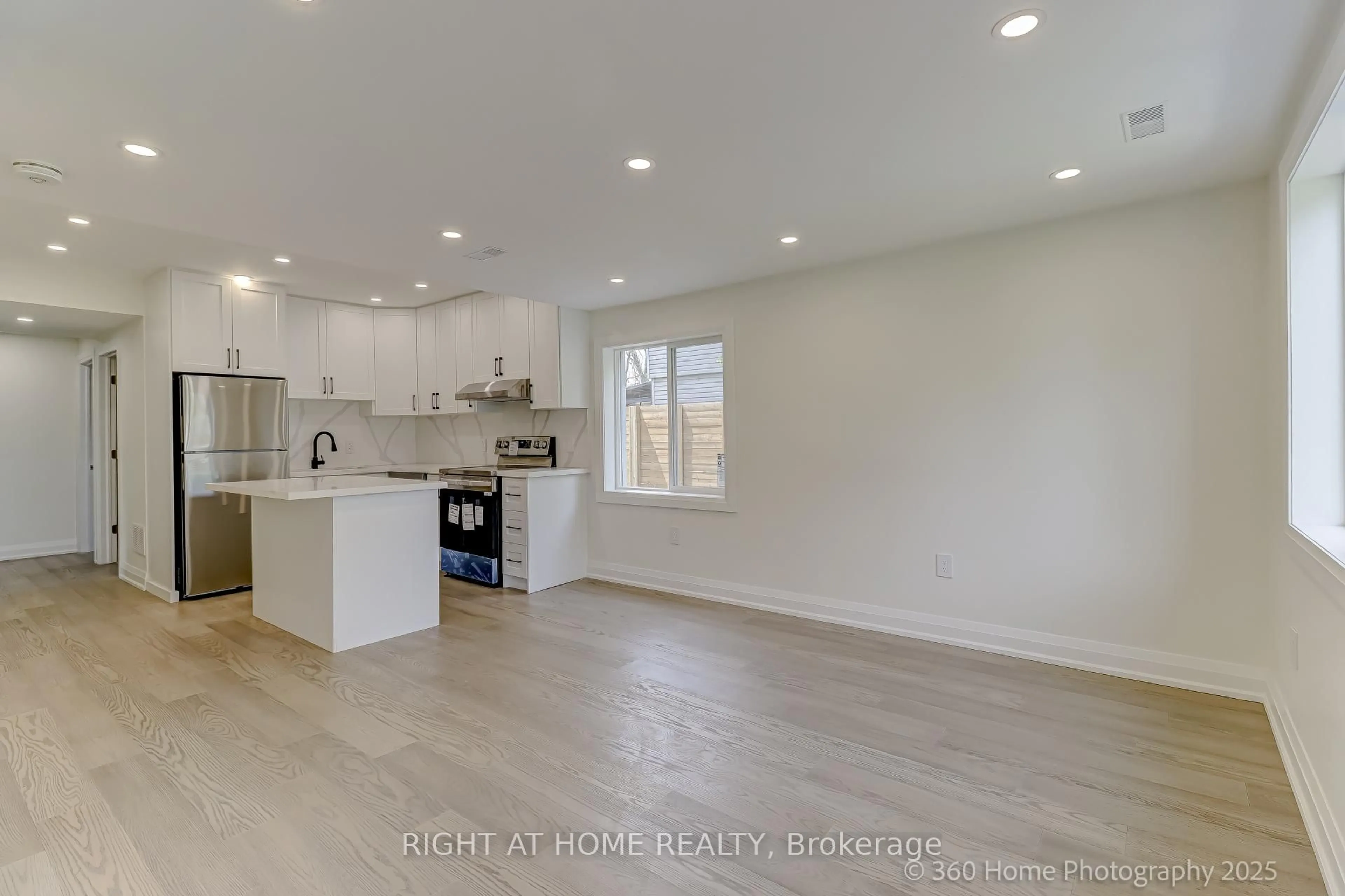Open concept kitchen, unknown for 321 Tampa Dr, Georgina Ontario L4P 3A3