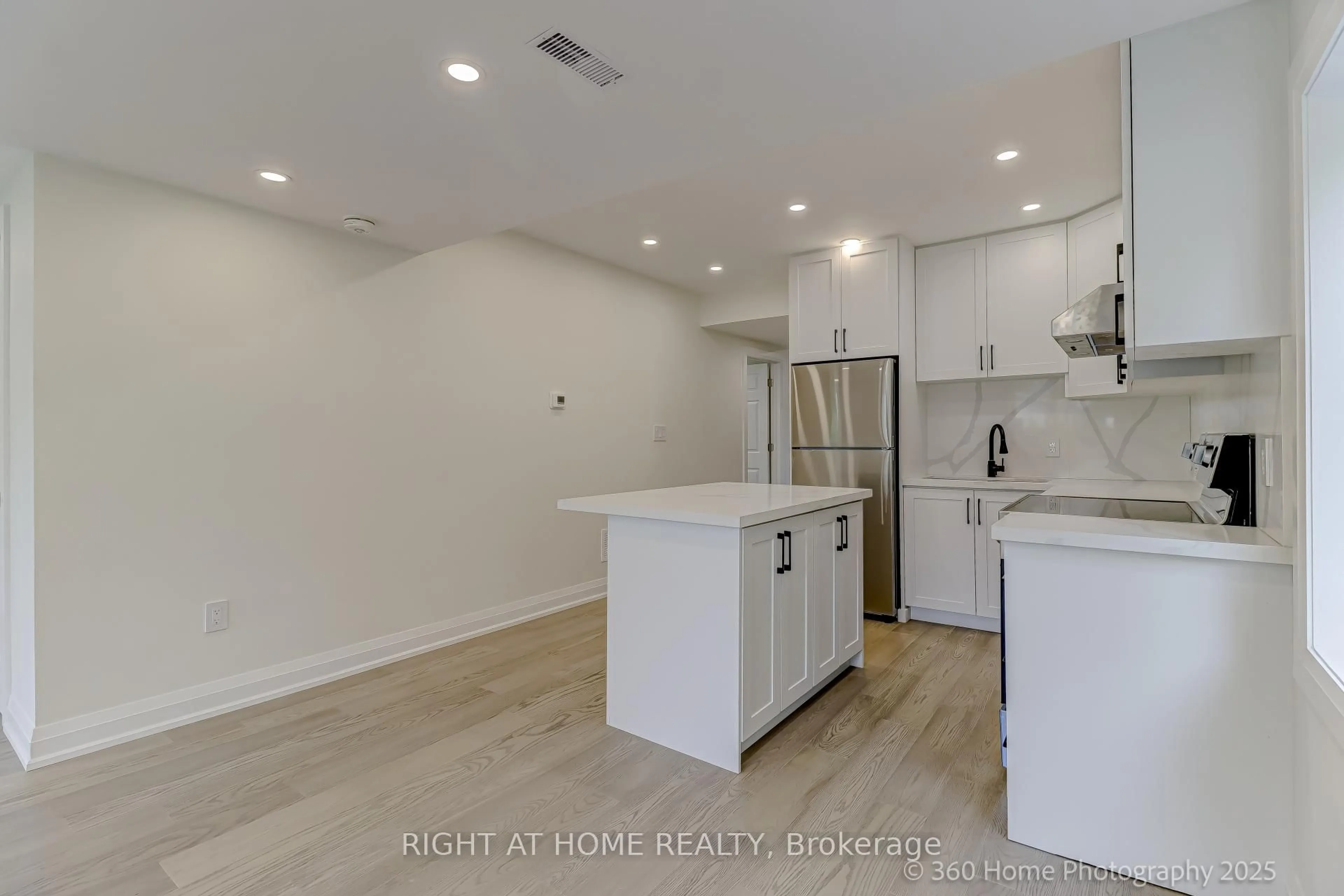 Open concept kitchen, unknown for 321 Tampa Dr, Georgina Ontario L4P 3A3