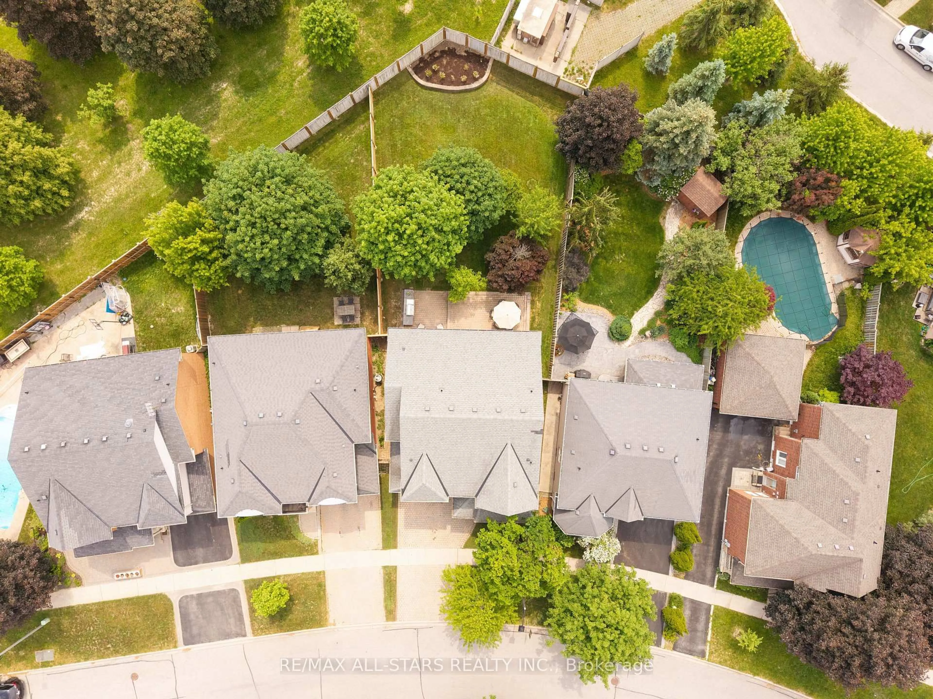 A pic from outside/outdoor area/front of a property/back of a property/a pic from drone, unknown for 7 Wood Thrush Ave, Markham Ontario L3S 4A8