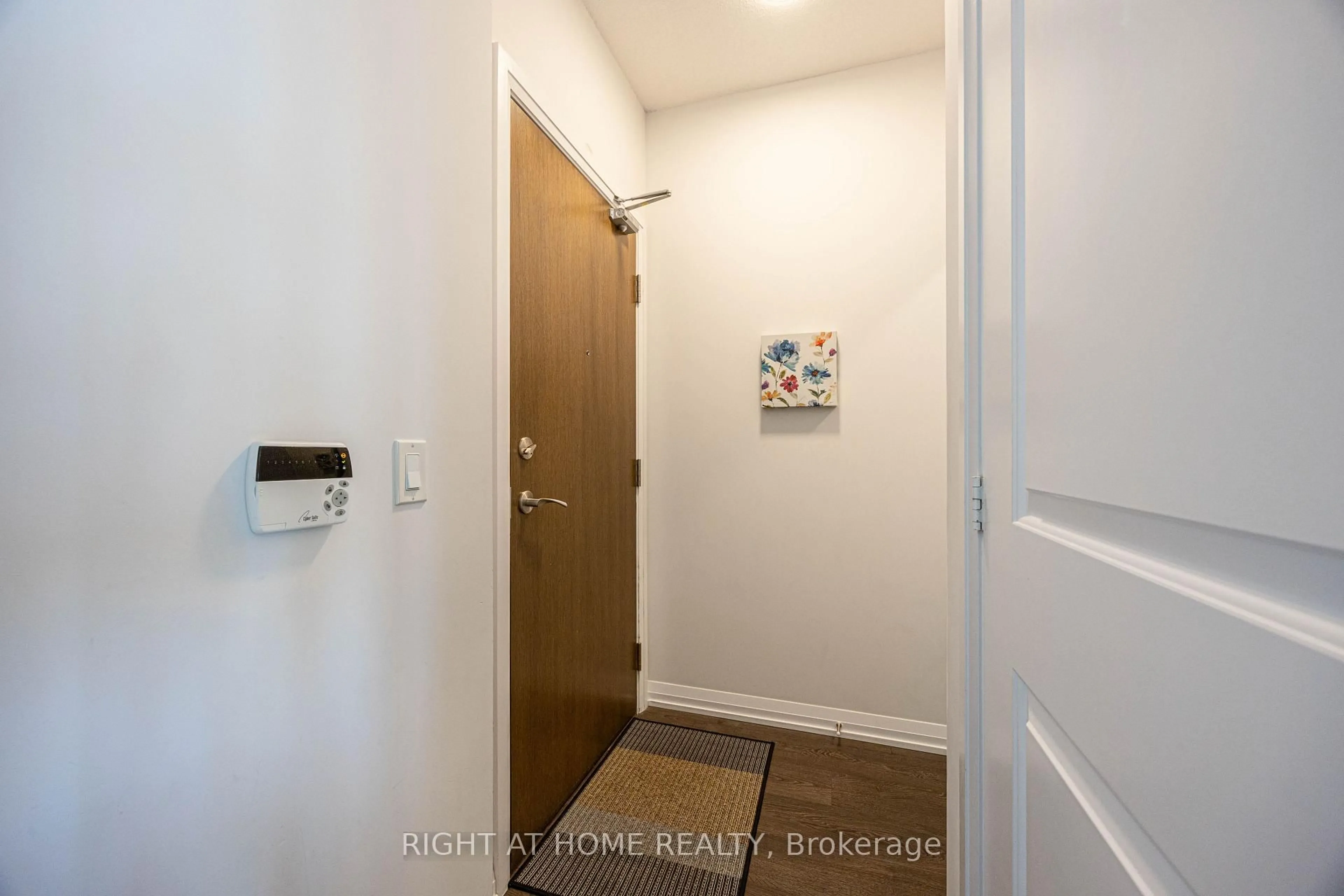 Indoor entryway for 9560 MARKHAM Rd #PH 5, Markham Ontario L6E 0T9