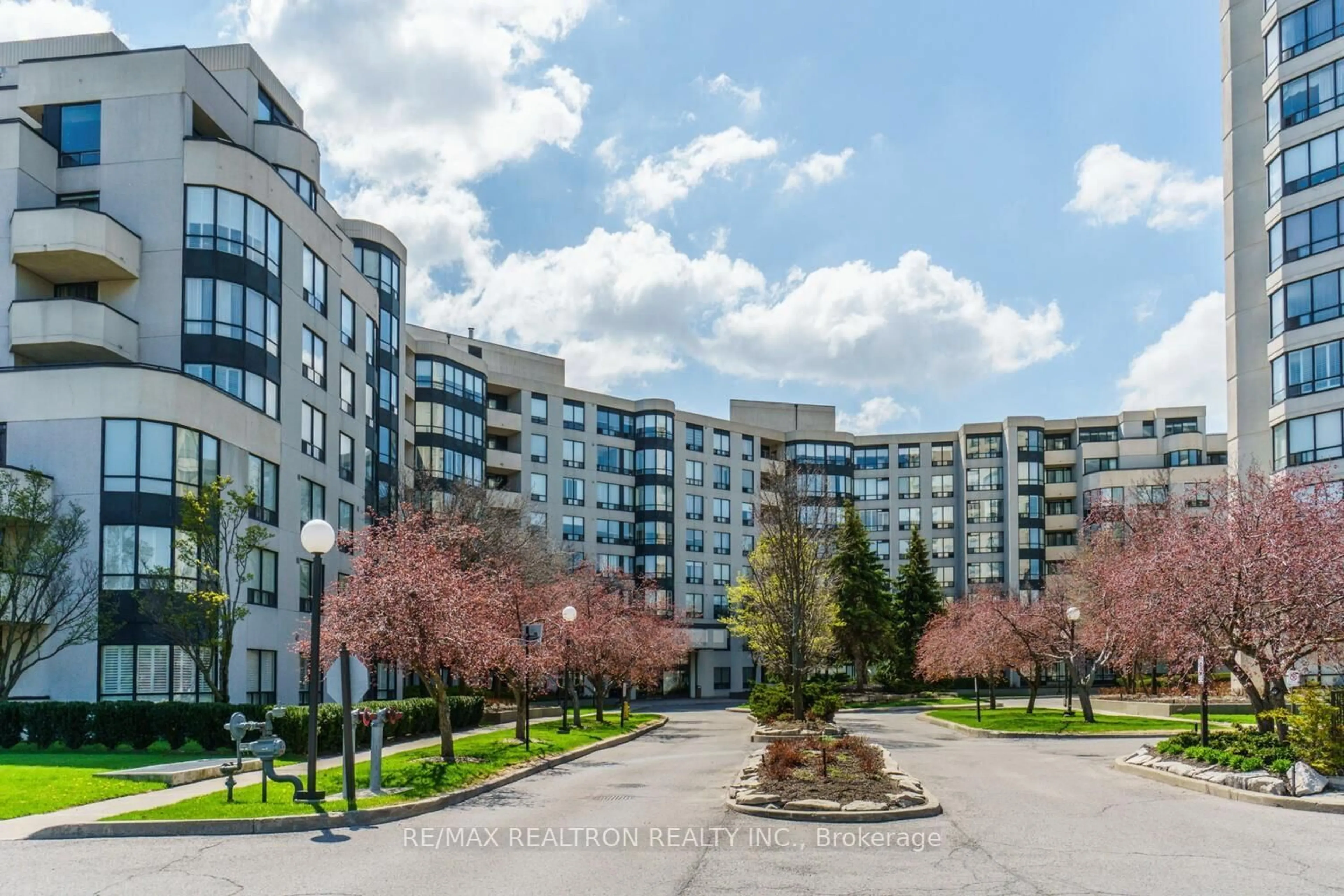 Unknown for 333 Clark Ave #105, Vaughan Ontario L4J 7K4