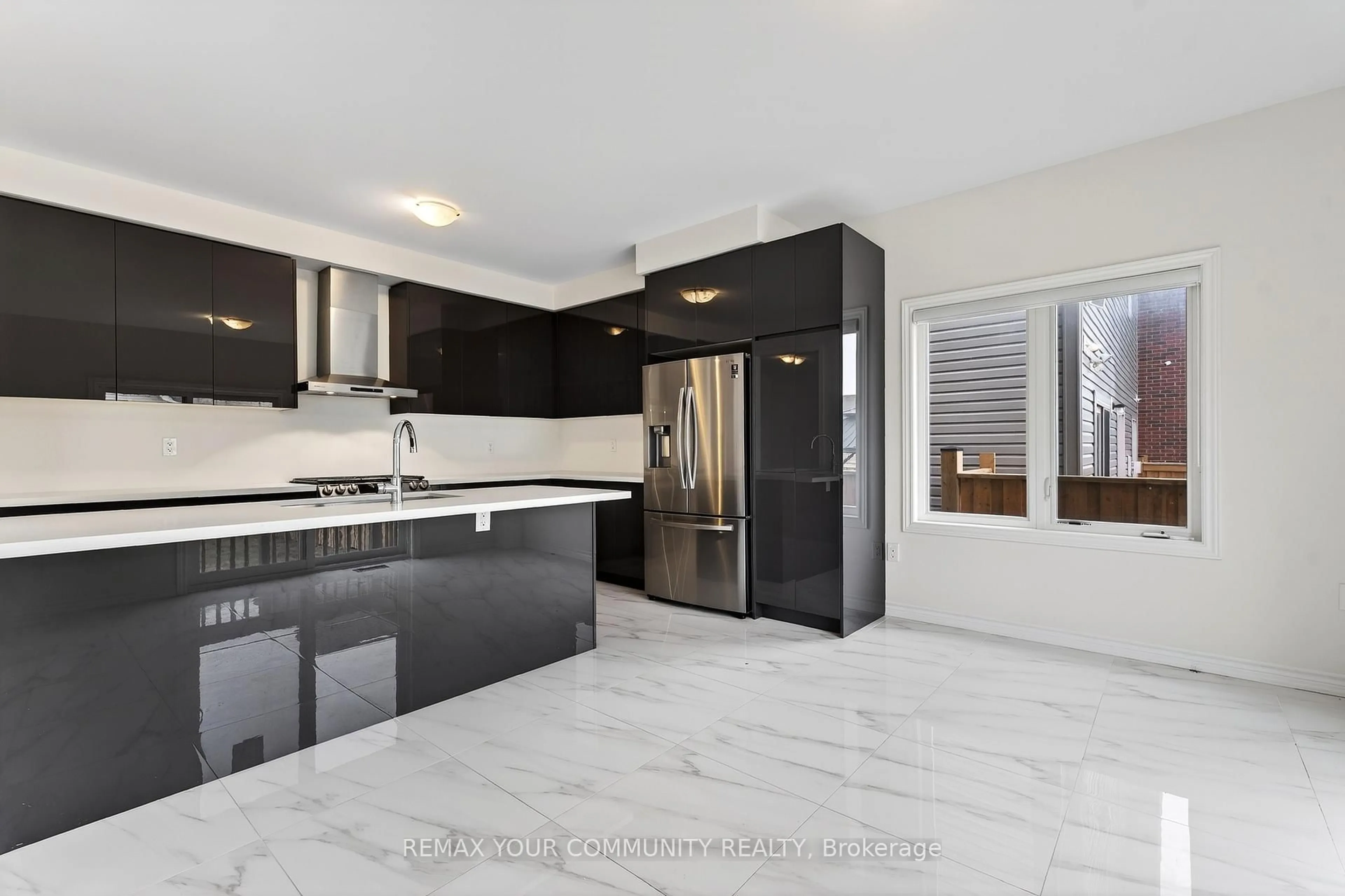 Contemporary kitchen, ceramic/tile floor for 5 Valleo St, Georgina Ontario L4P 0J8