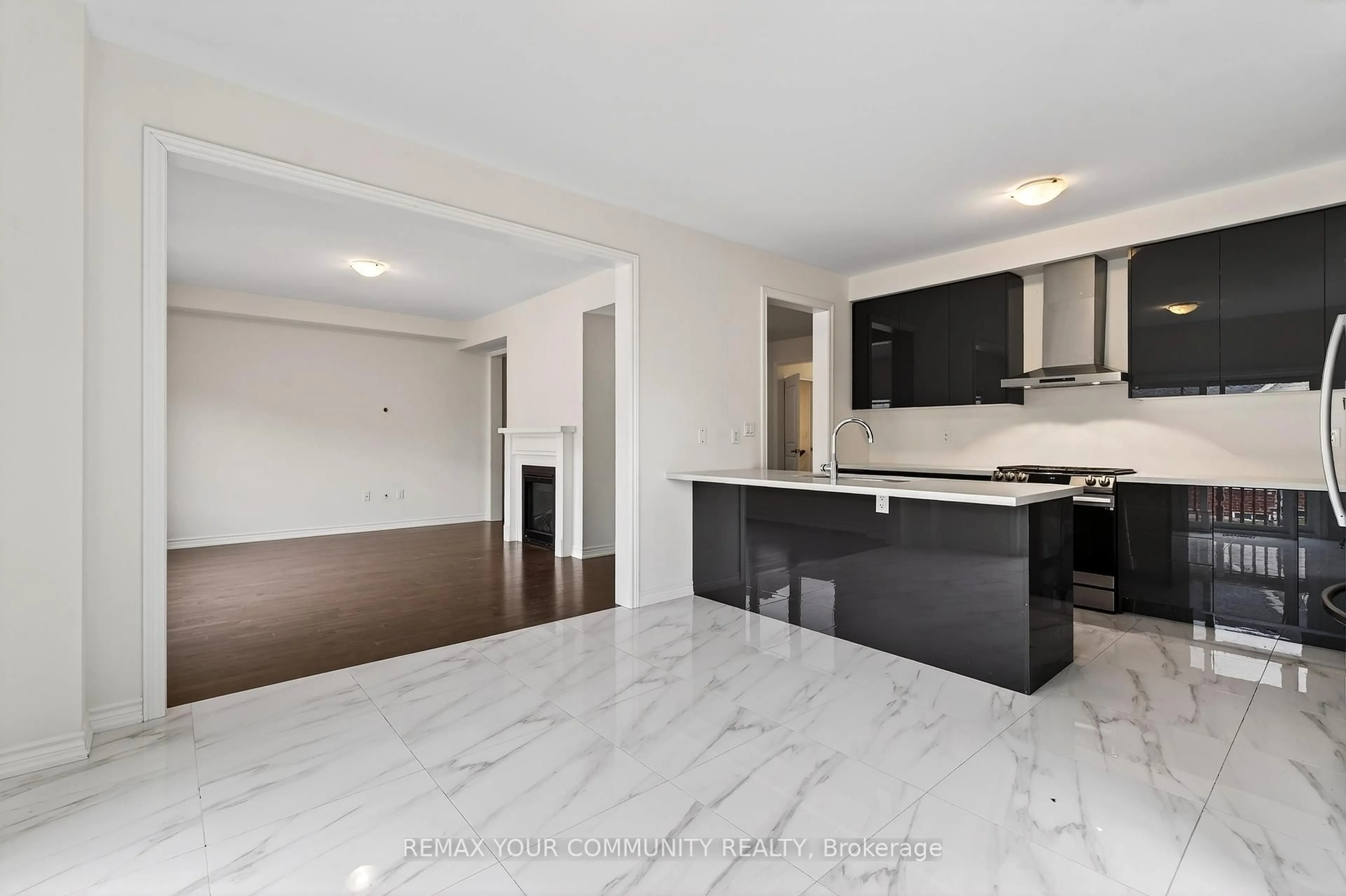Open concept kitchen, unknown for 5 Valleo St, Georgina Ontario L4P 0J8