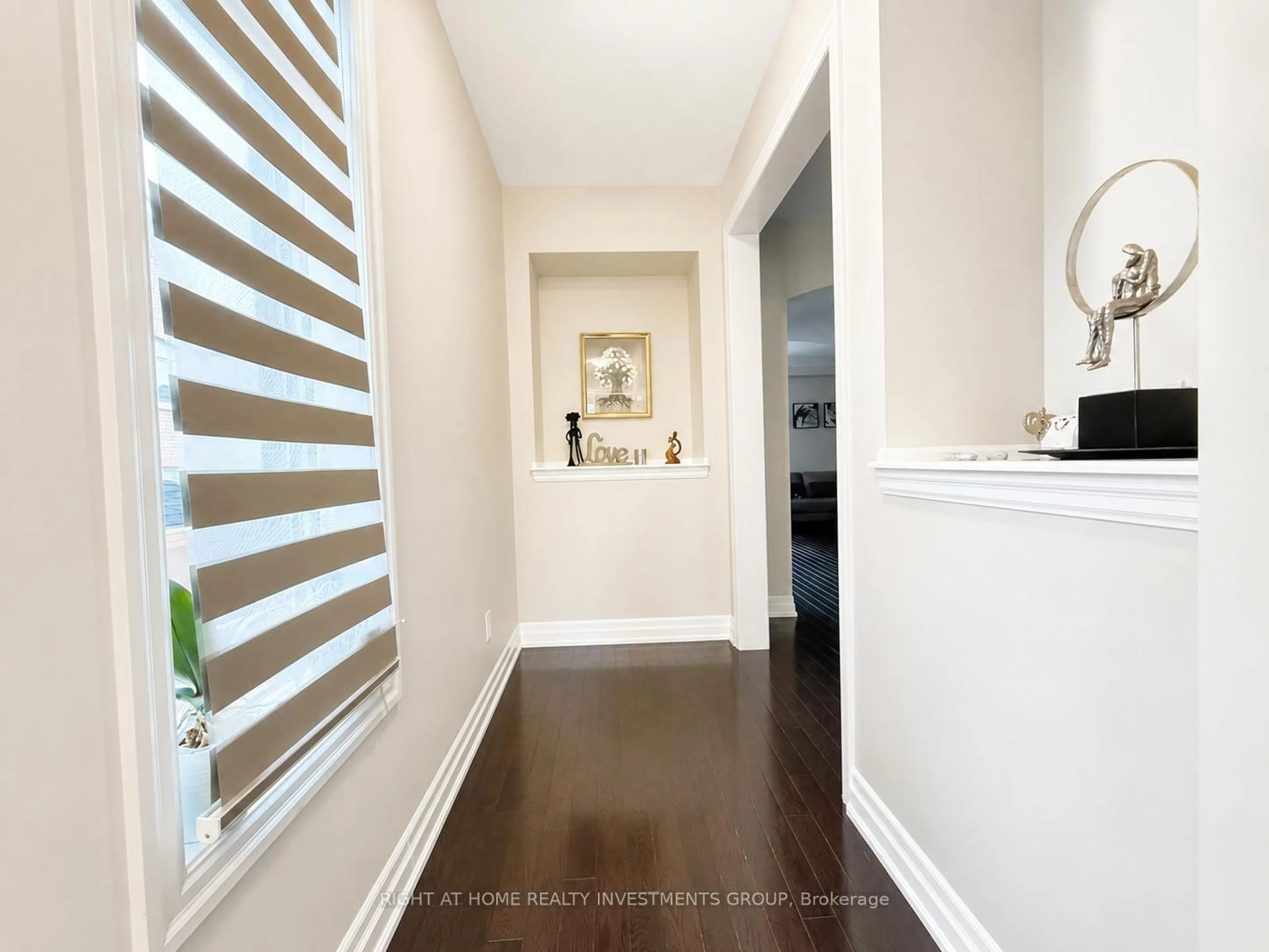 Indoor entryway for 55 Robert Berry Cres, King Ontario L7B 0M6