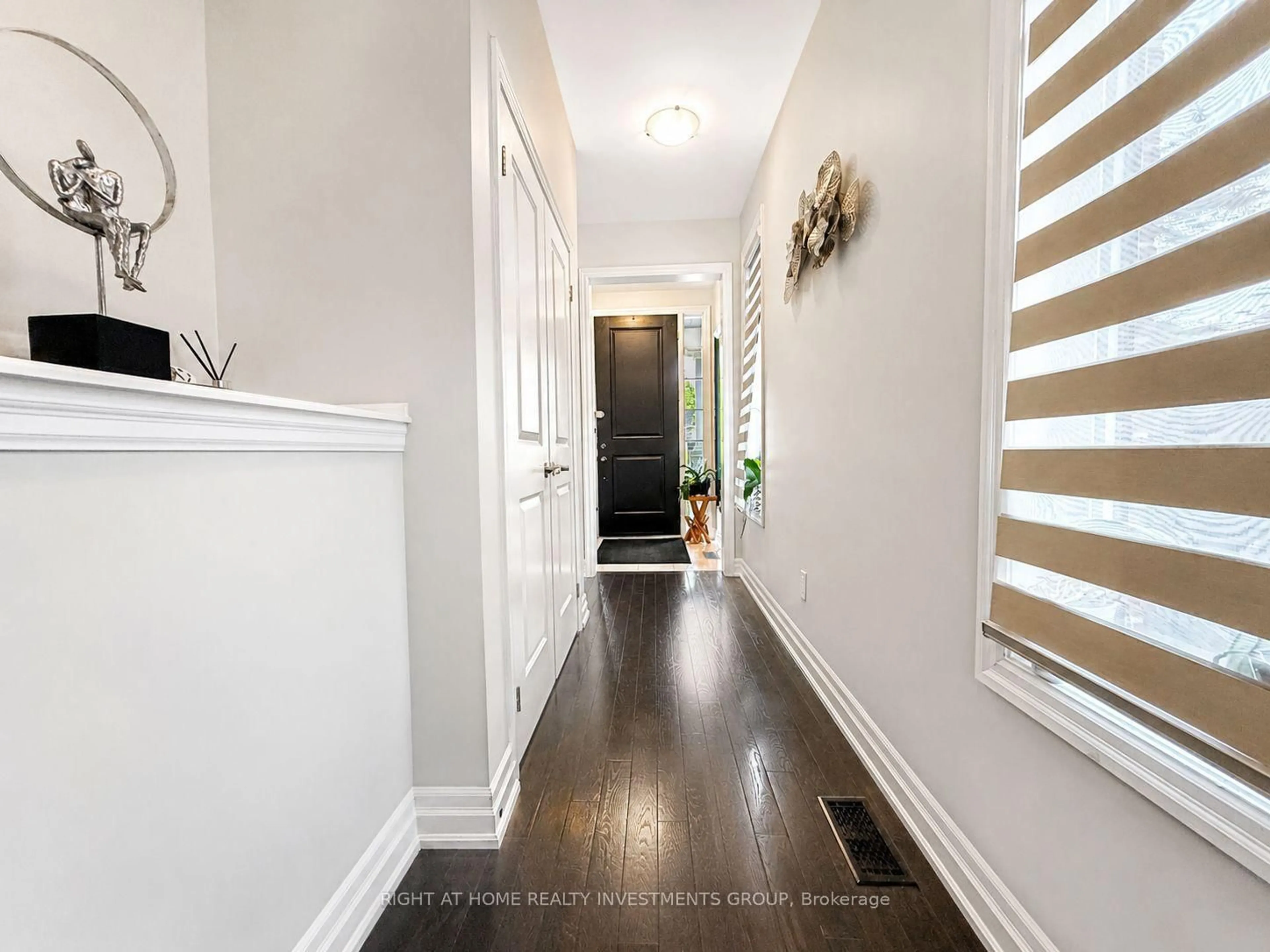 Indoor entryway for 55 Robert Berry Cres, King Ontario L7B 0M6