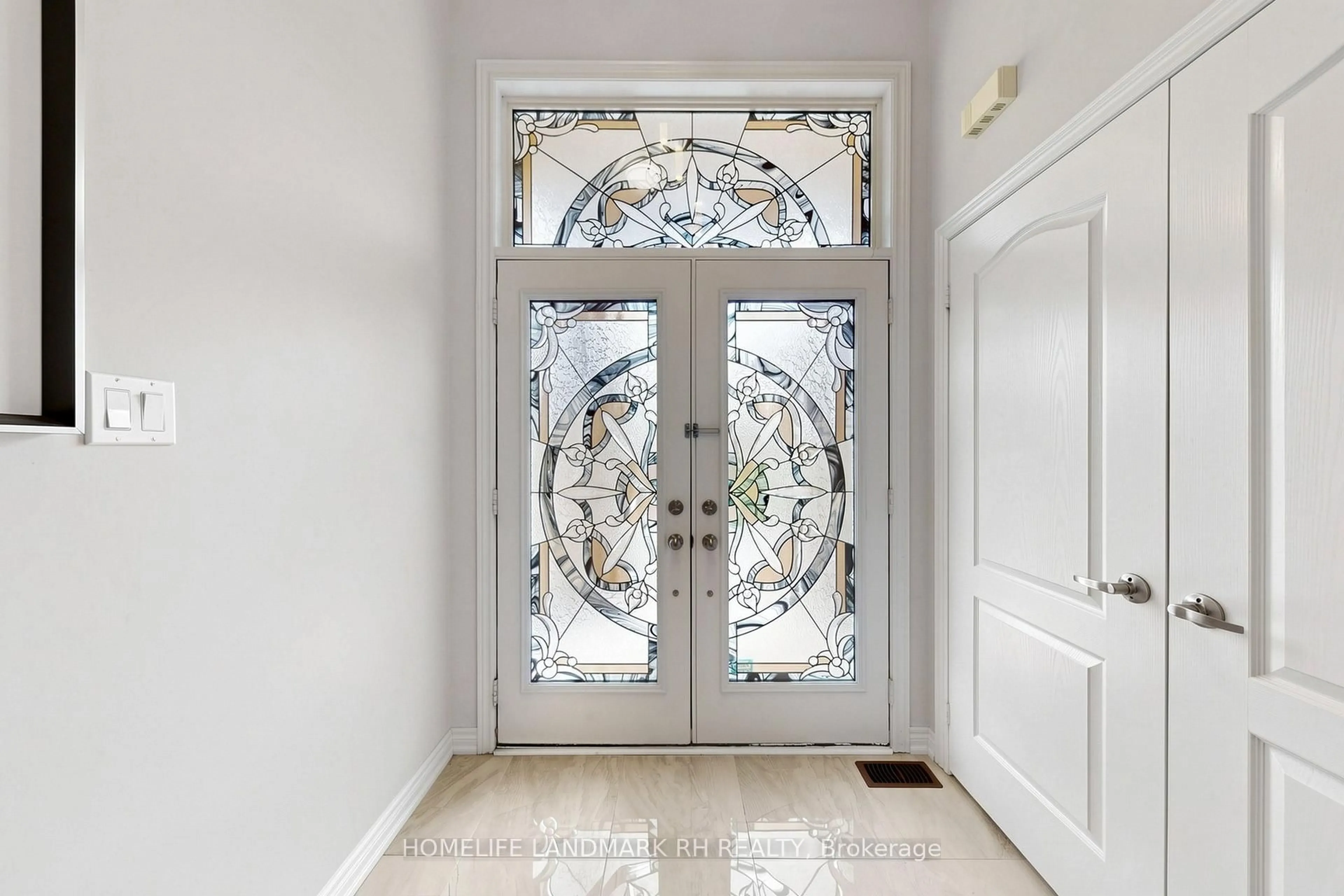 Indoor entryway for 42 Begonia St, Markham Ontario L6E 0N6