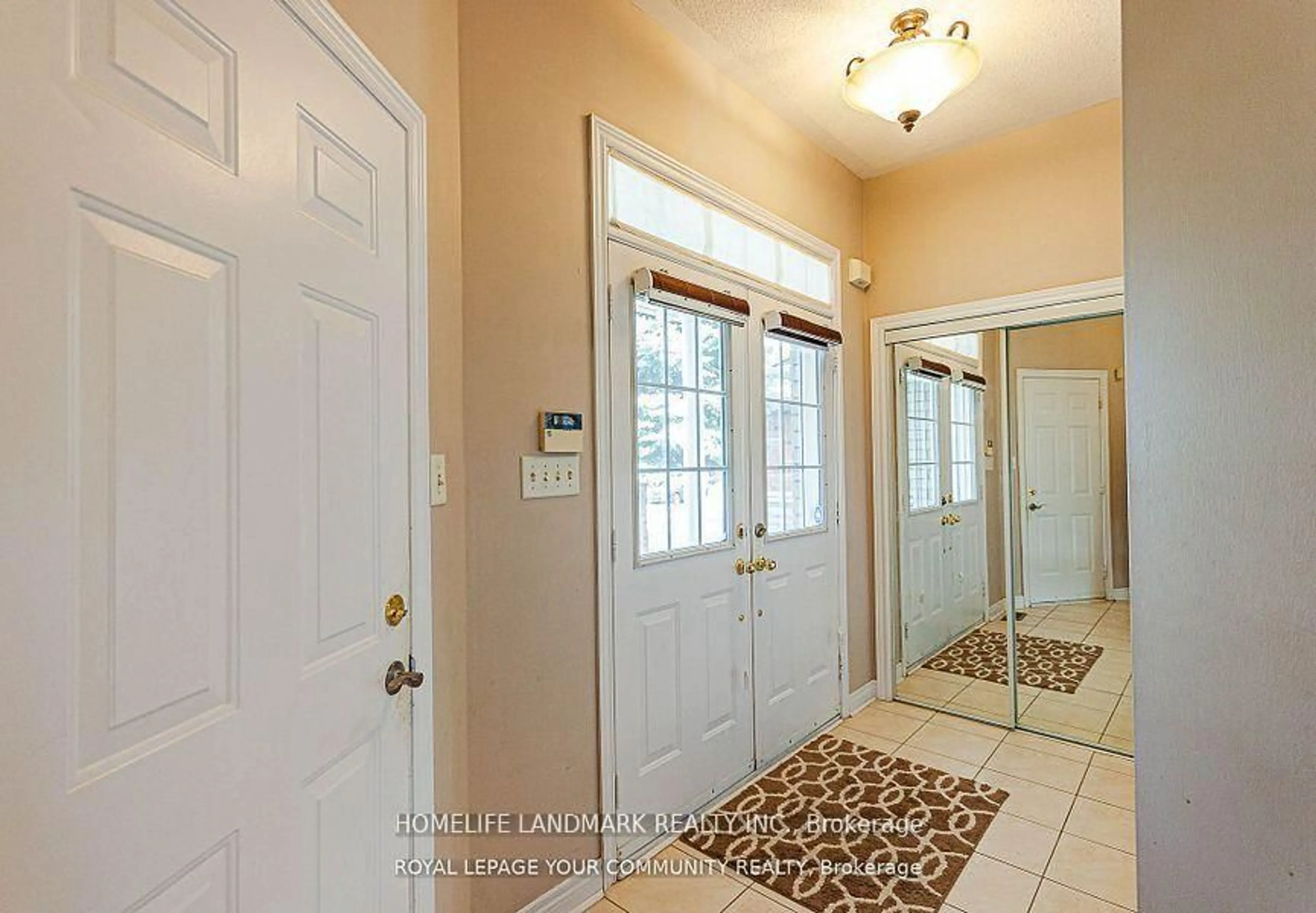 Indoor entryway for 111 Deerwood Cres, Richmond Hill Ontario L4E 4B3