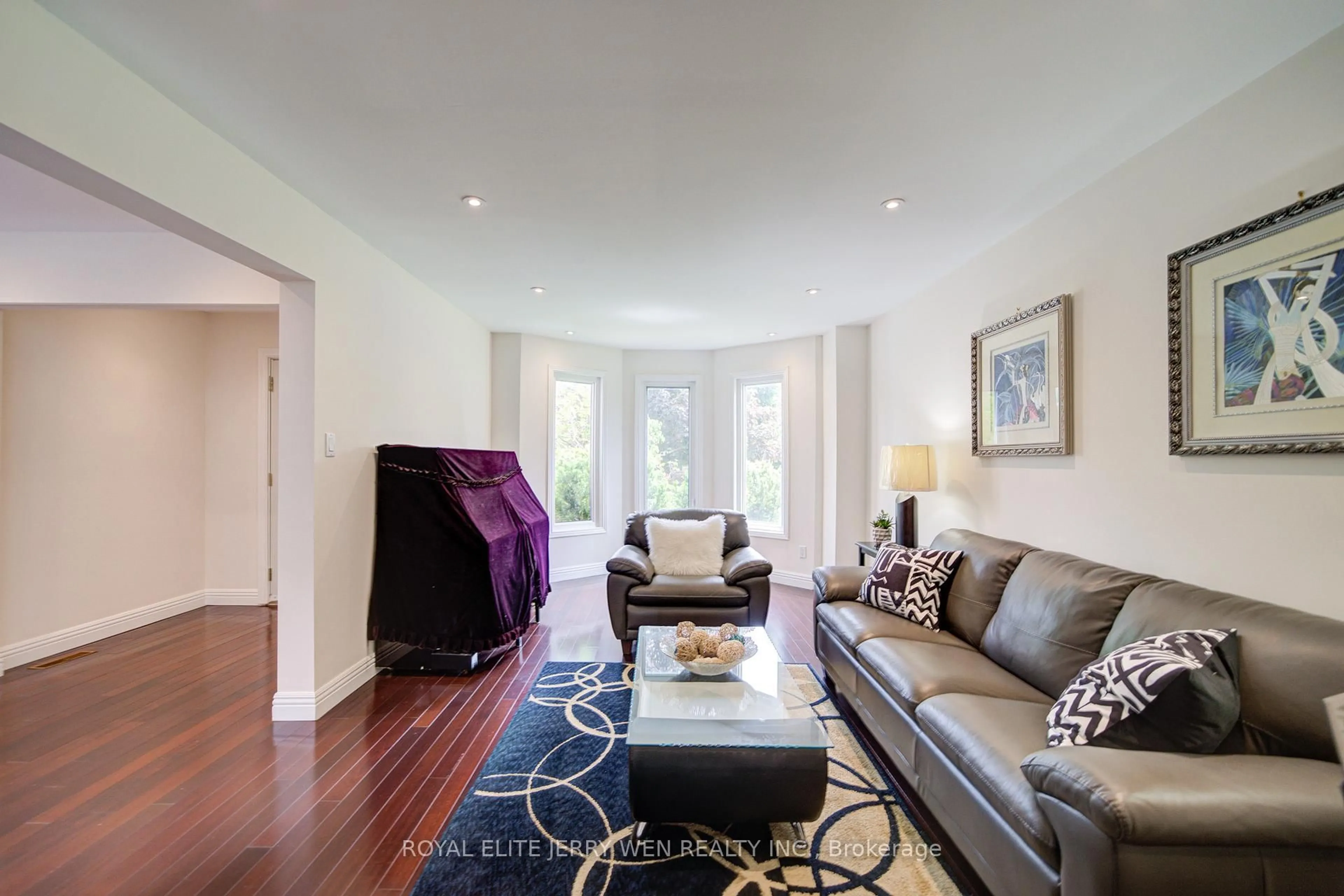 Living room with furniture, unknown for 70 Bronte Rd, Markham Ontario L3T 7J4