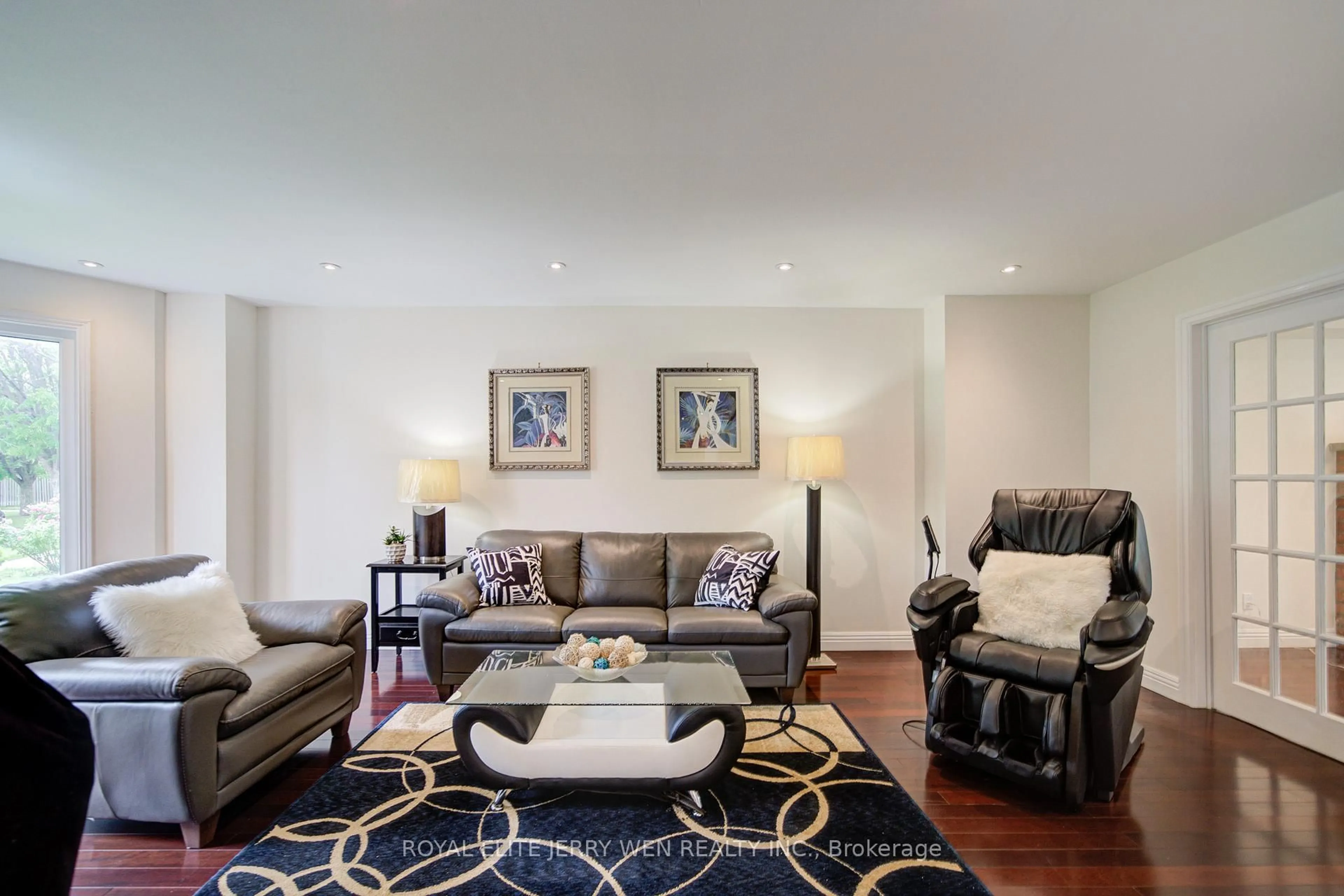 Living room with furniture, unknown for 70 Bronte Rd, Markham Ontario L3T 7J4