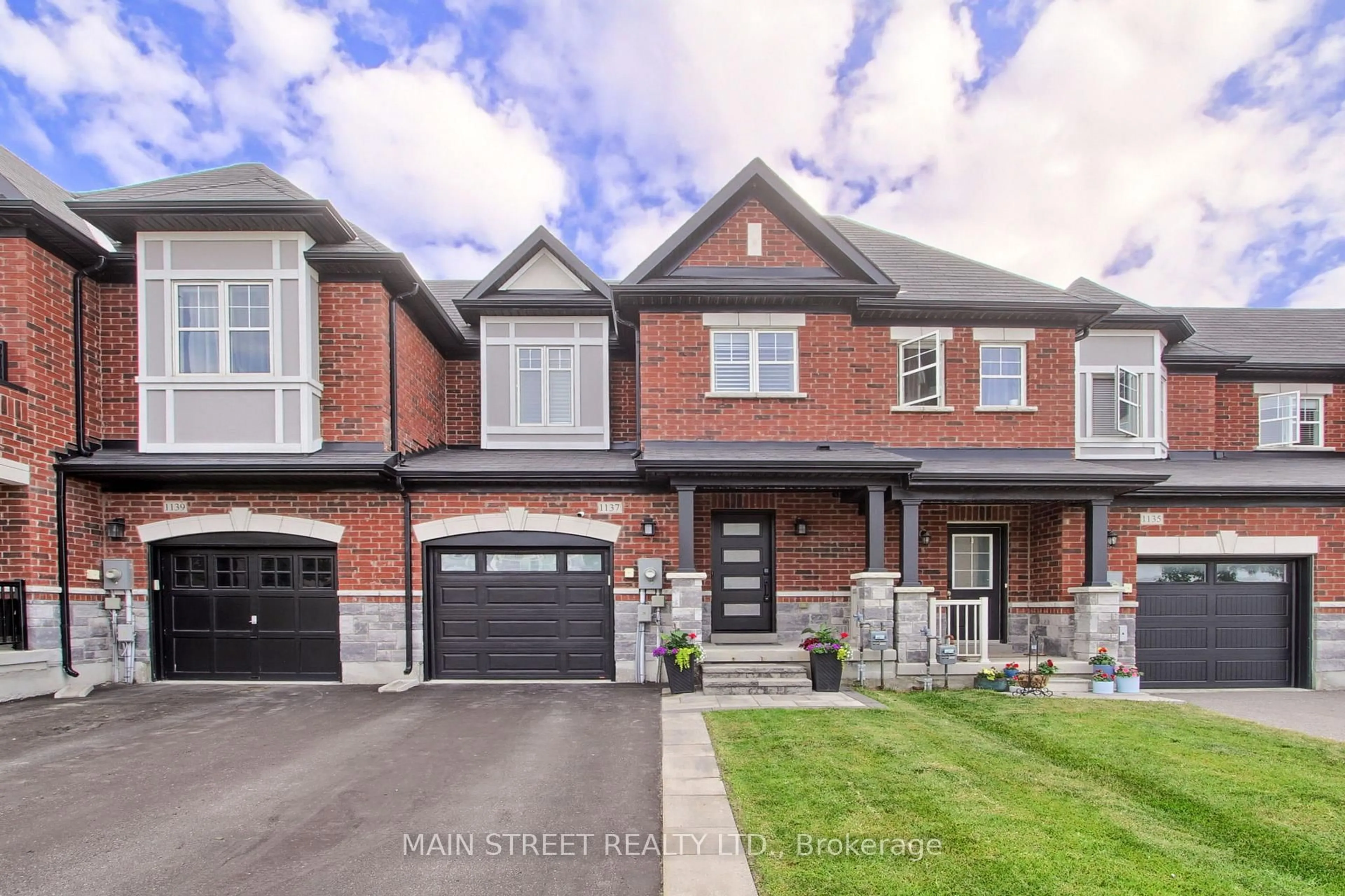 Home with brick exterior material, street for 1137 Stantin St, Innisfil Ontario L0L 1W0