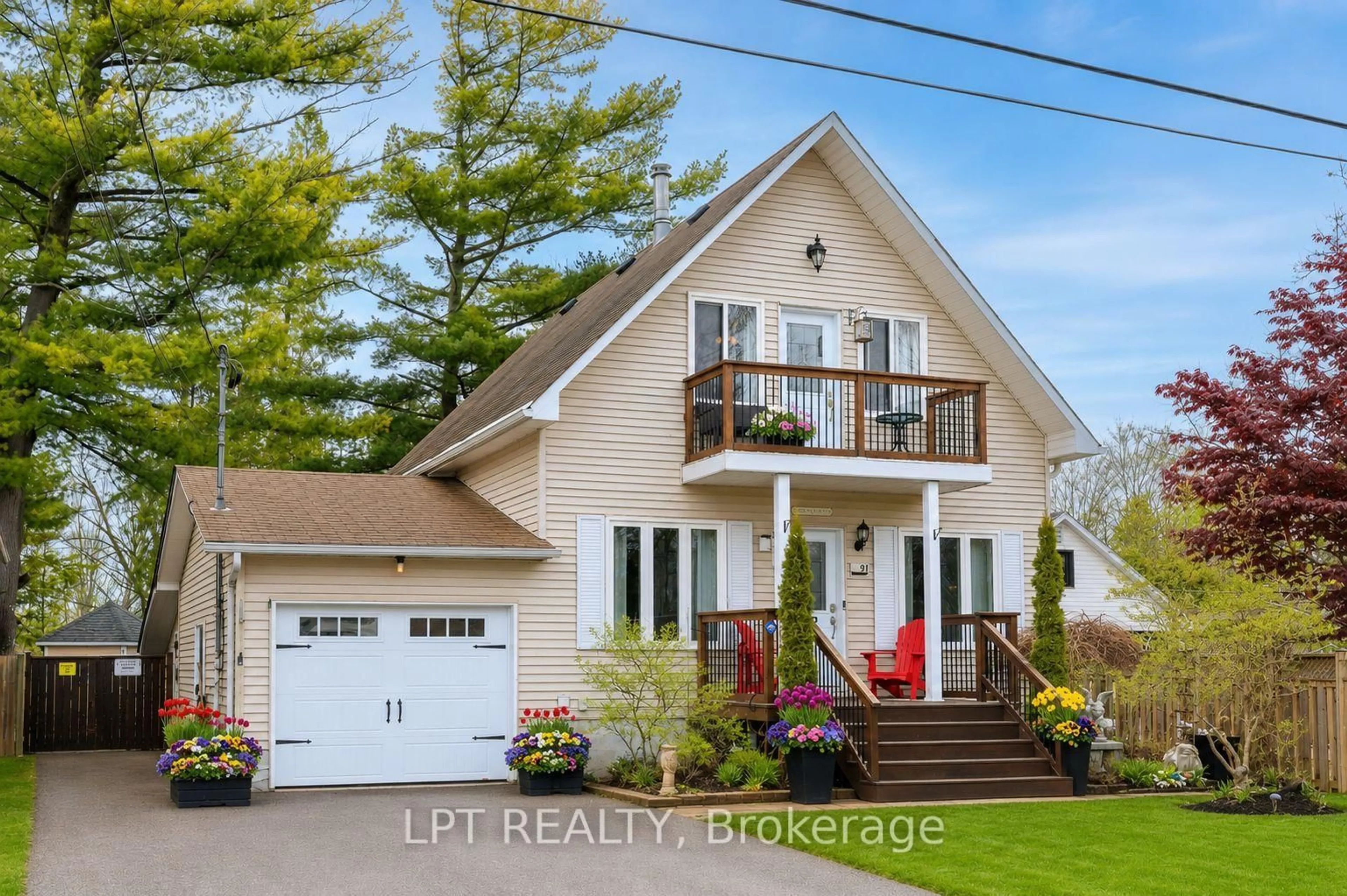 Home with vinyl exterior material, street for 11 Hardwood Dr, Georgina Ontario L0E 1L0