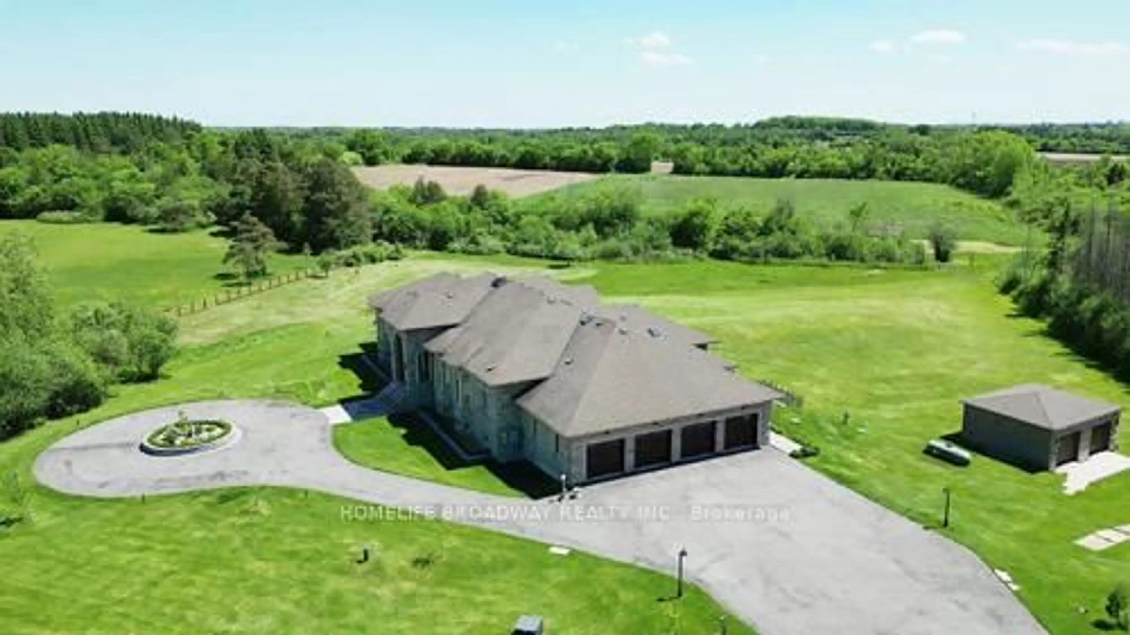 A pic from outside/outdoor area/front of a property/back of a property/a pic from drone, building for 3957 Bethesda Rd, Whitchurch-Stouffville Ontario L4A 7X5
