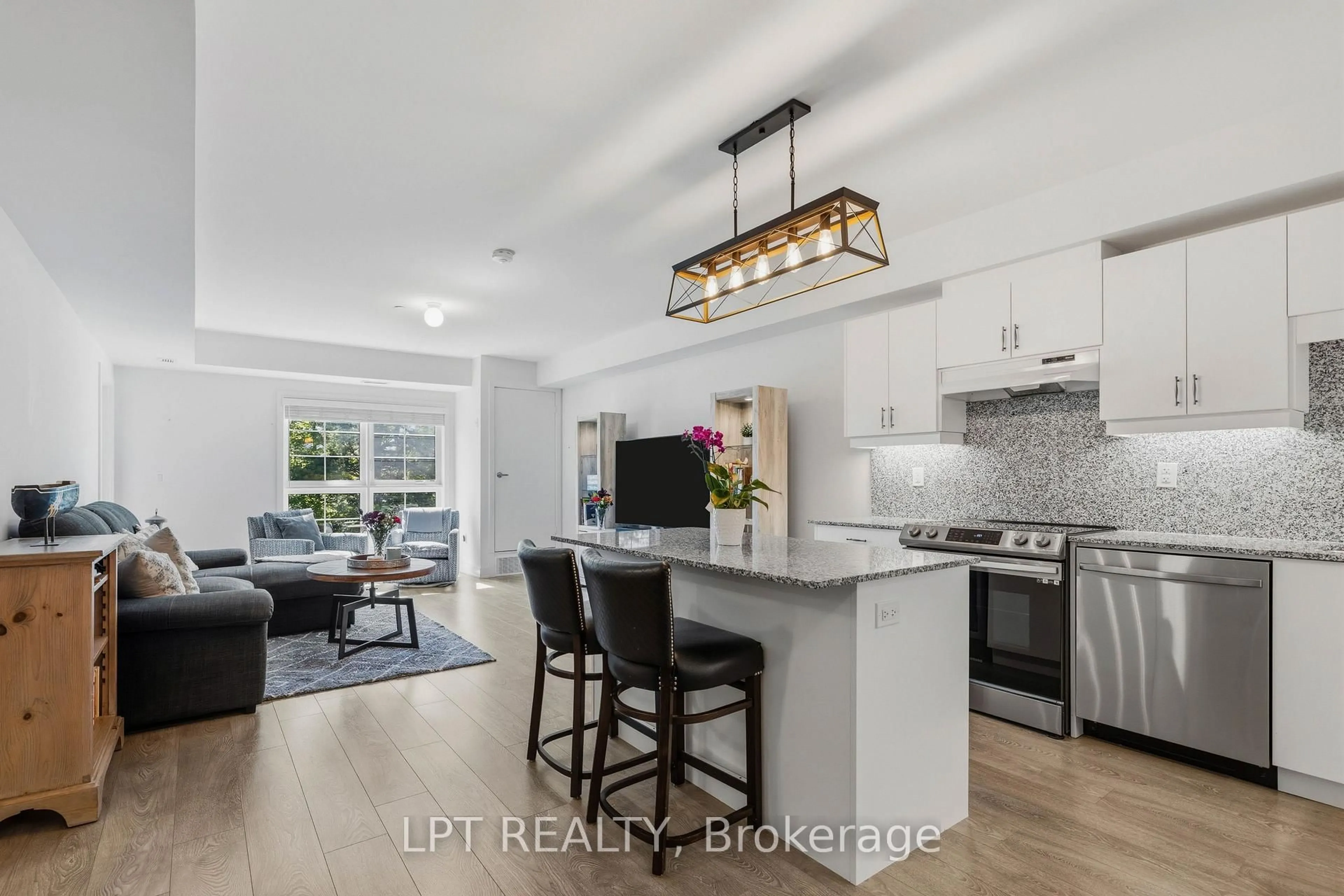 Open concept kitchen, unknown for 110 Grew Blvd #303, Georgina Ontario L0E 1L0