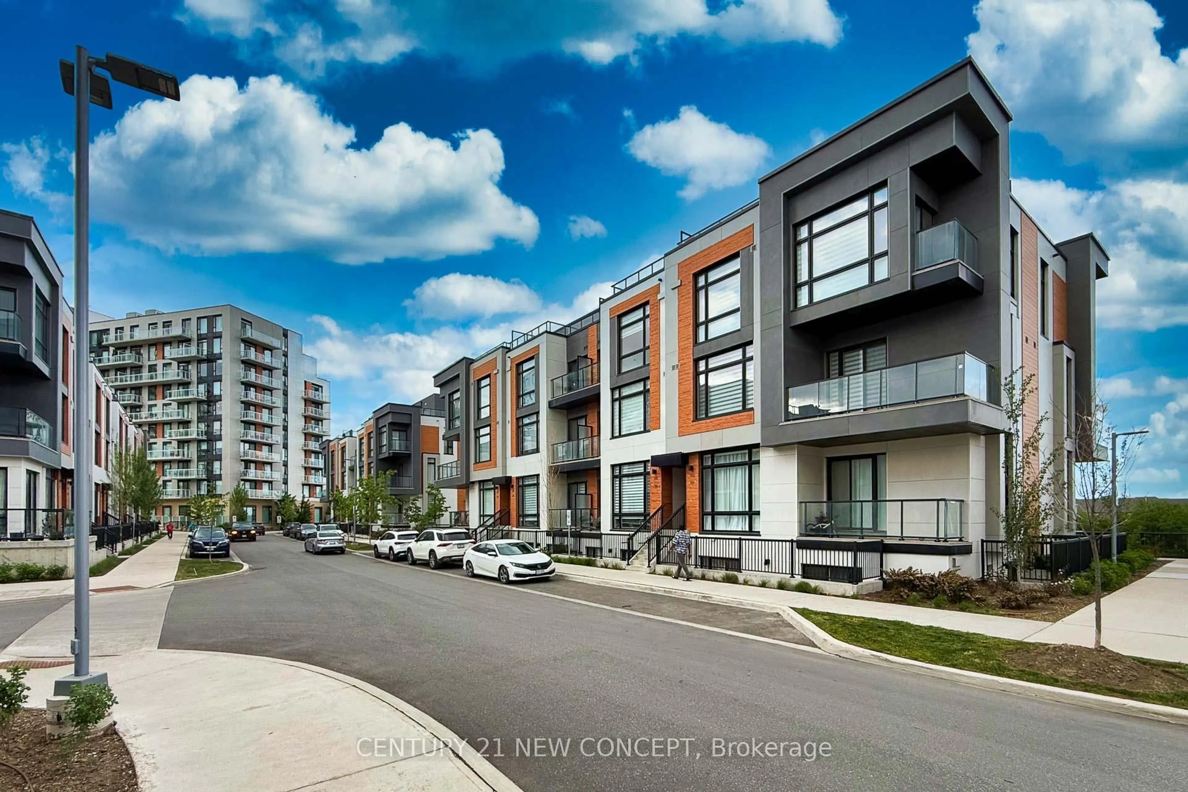 Patio, street for 5 Steckley House Lane #TH715, Richmond Hill Ontario L4S 0N2