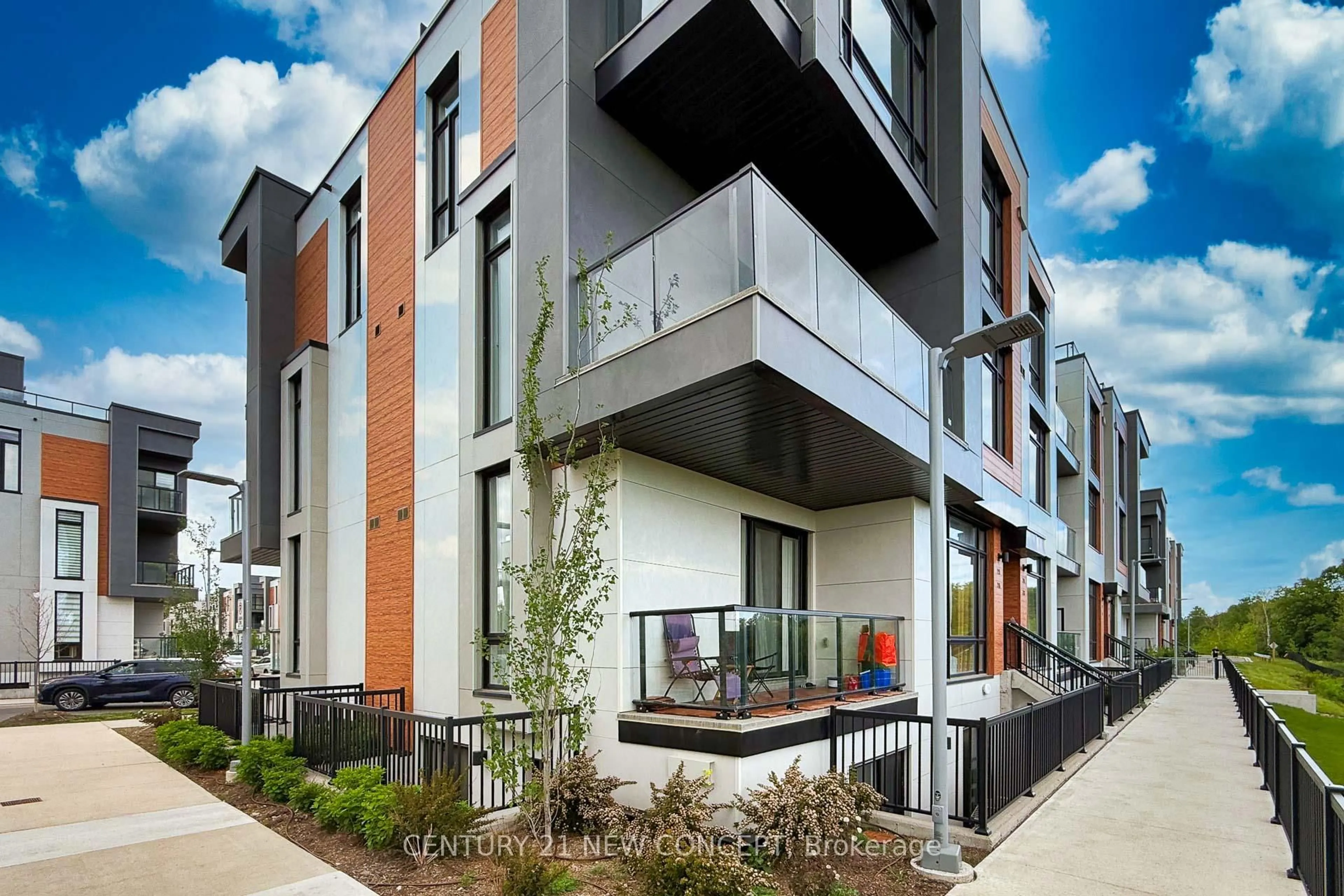 Patio, street for 5 Steckley House Lane #TH715, Richmond Hill Ontario L4S 0N2
