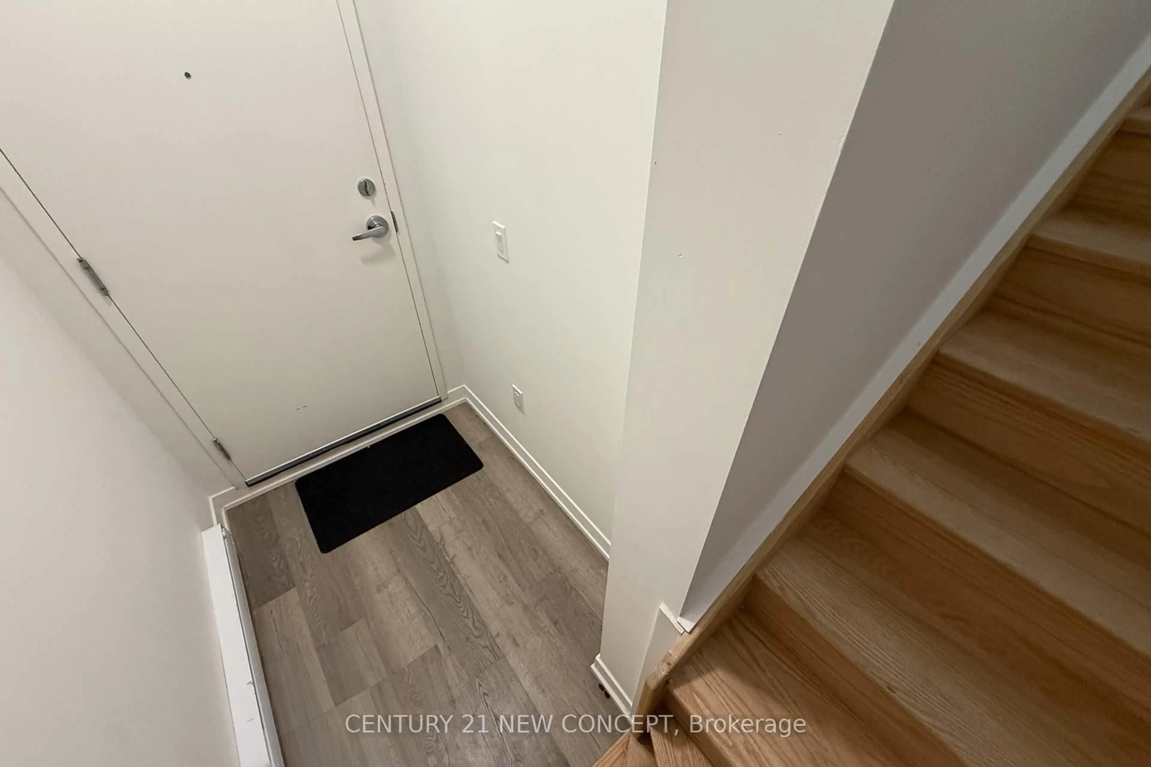 Indoor entryway for 5 Steckley House Lane #TH715, Richmond Hill Ontario L4S 0N2