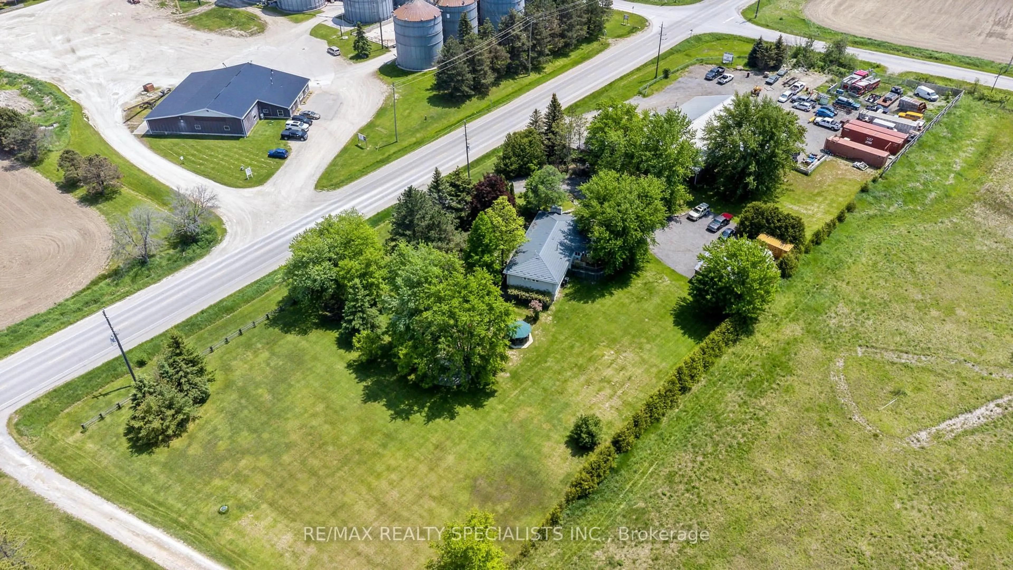A pic from outside/outdoor area/front of a property/back of a property/a pic from drone, street for 2698 Tottenham Rd, New Tecumseth Ontario L0G 1A0