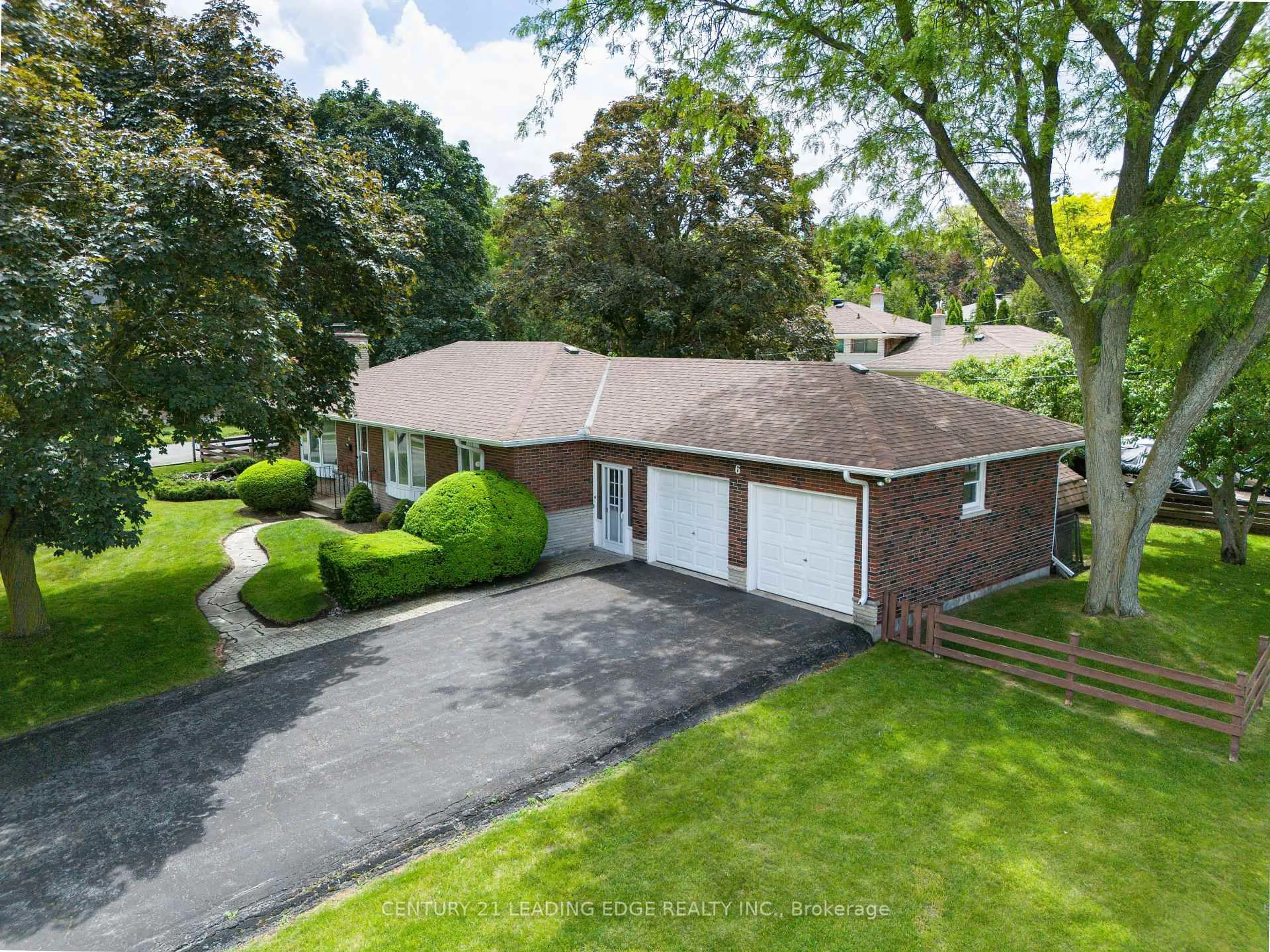 A pic from outside/outdoor area/front of a property/back of a property/a pic from drone, street for 6 Paramount Rd, Markham Ontario L3P 2V8