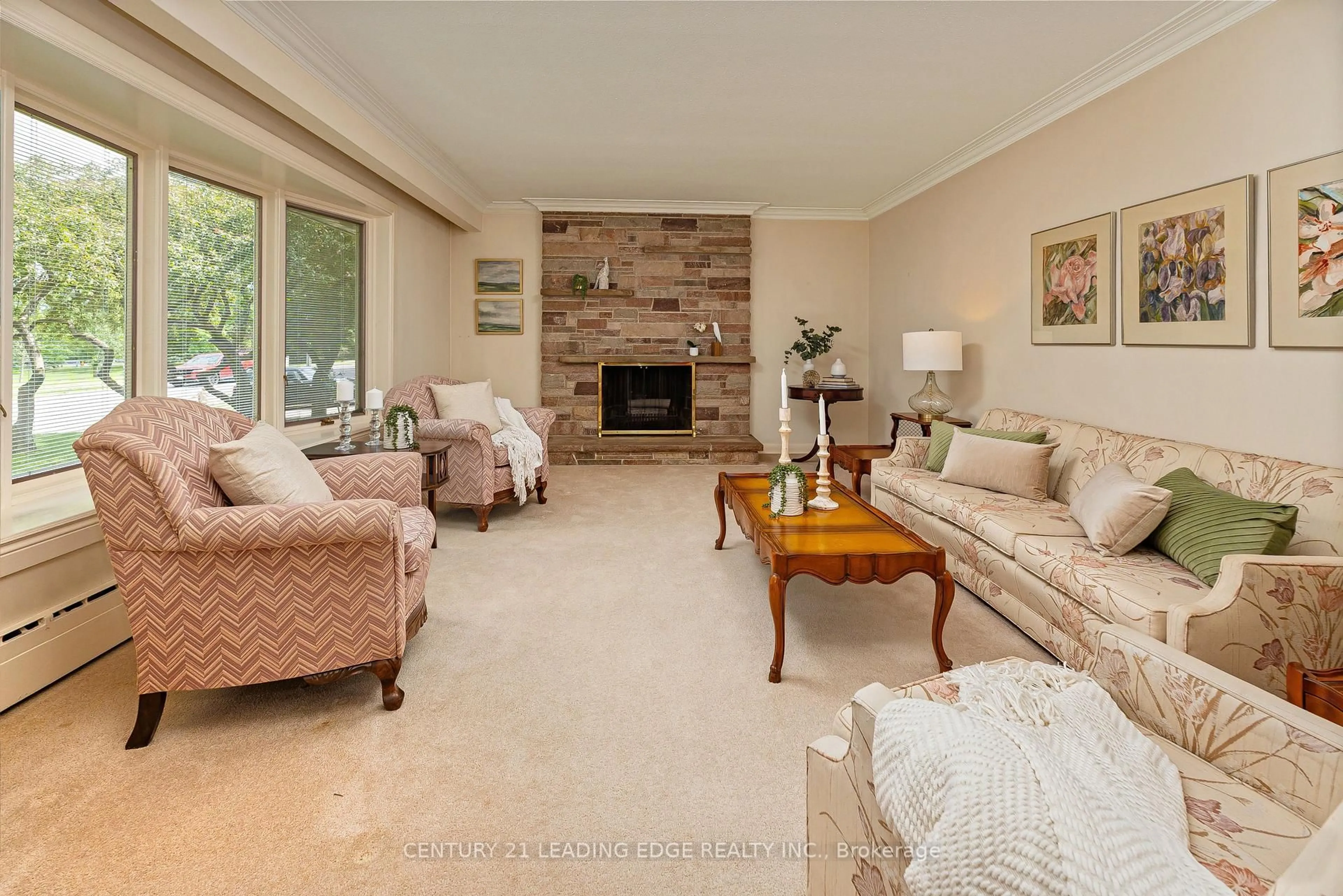 Living room with furniture, unknown for 6 Paramount Rd, Markham Ontario L3P 2V8