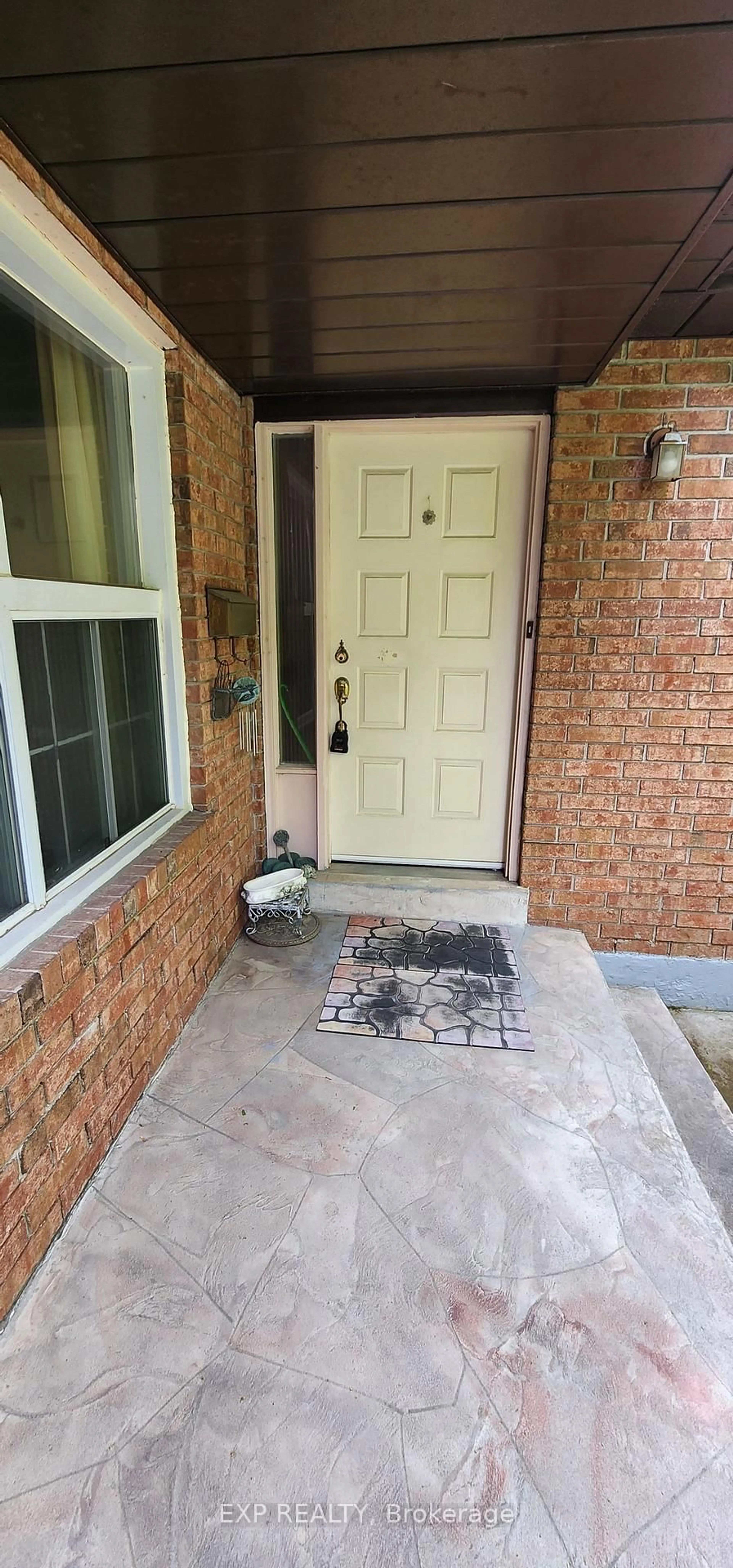 Indoor entryway for 39 Timbermill Cres, Markham Ontario L3P 6W8