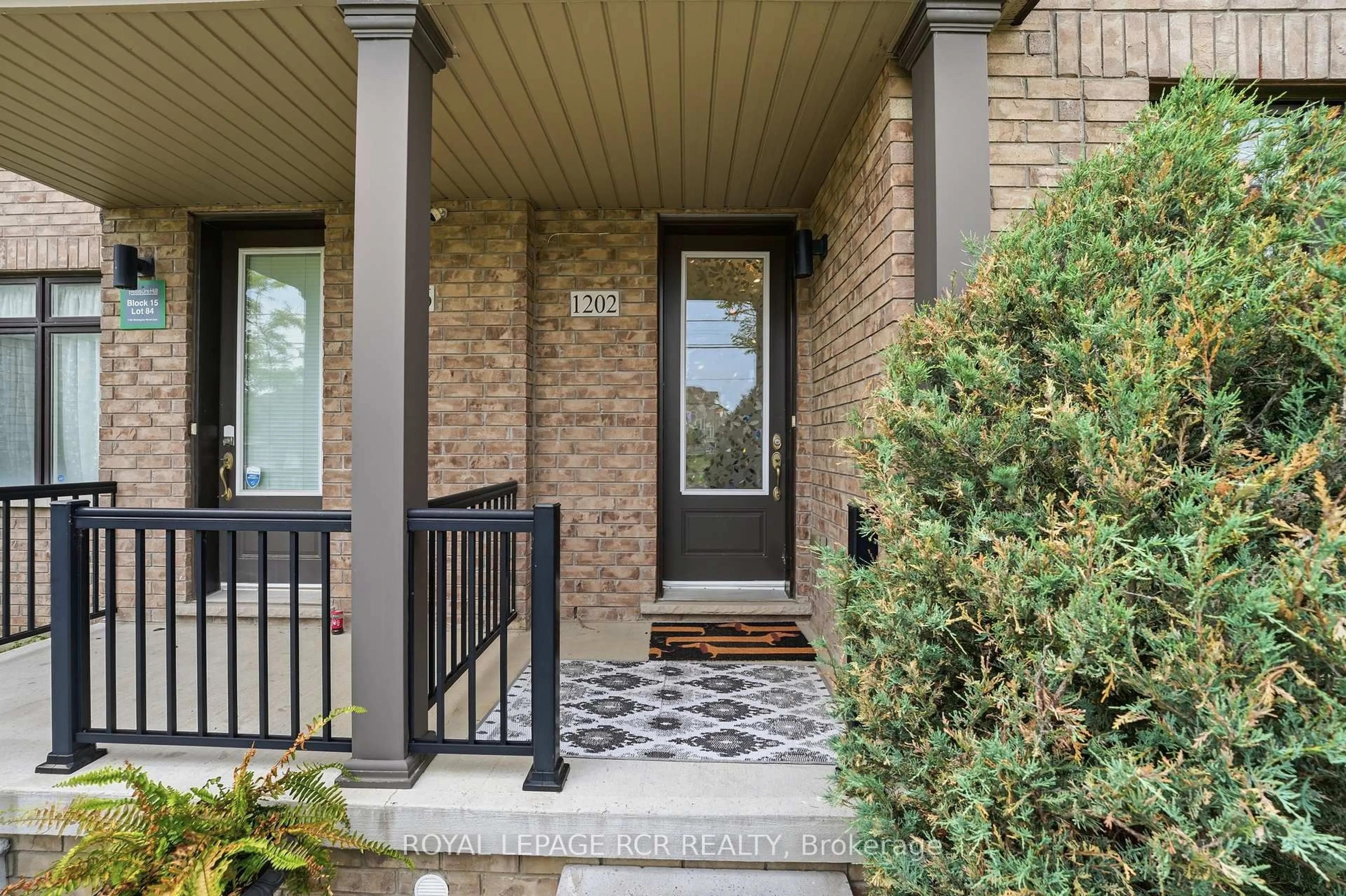 Indoor entryway for 1202 Wellington St, Aurora Ontario L4G 2C9