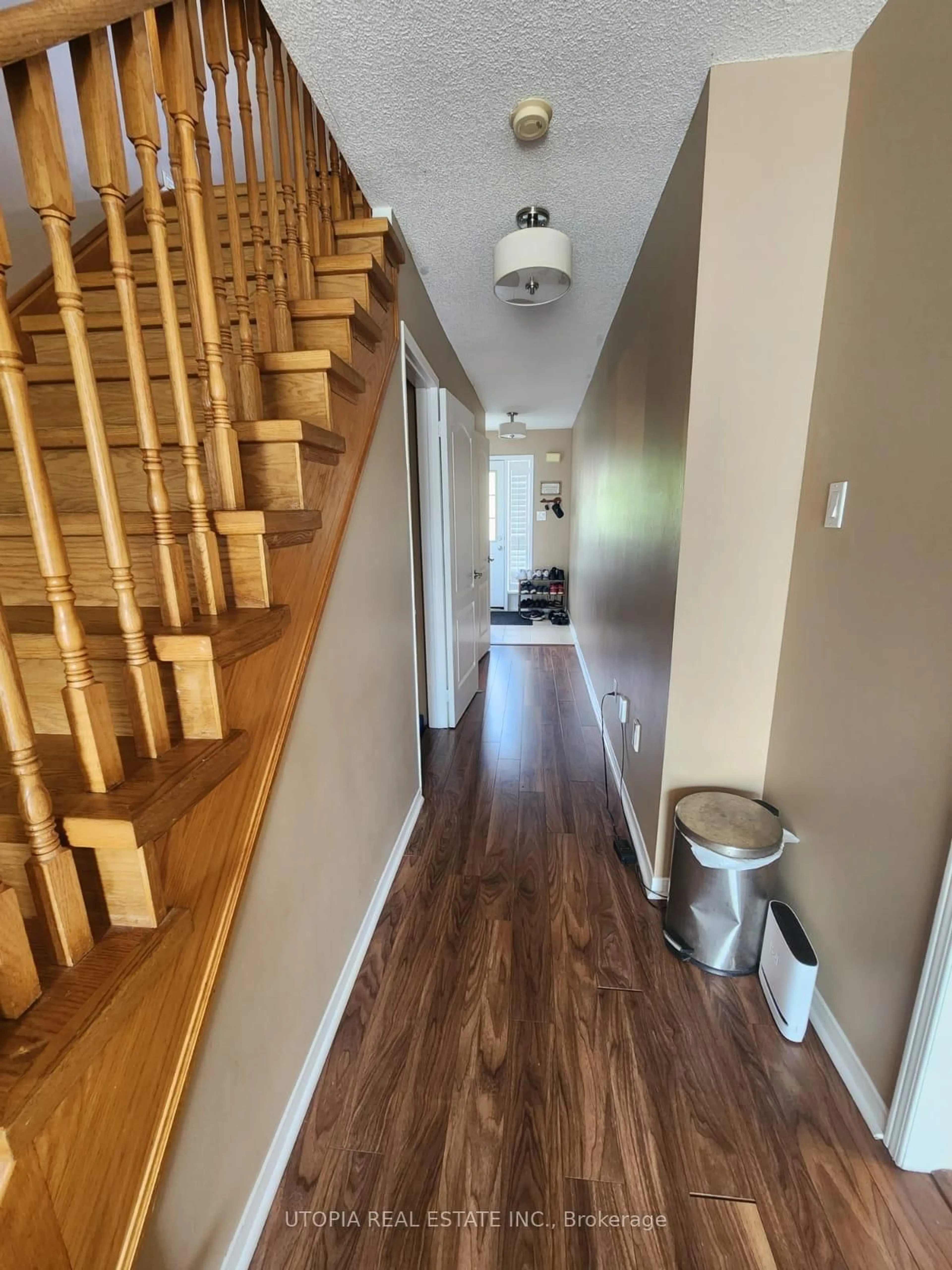 Indoor entryway for 26 Lucena Cres, Vaughan Ontario L6A 2W6