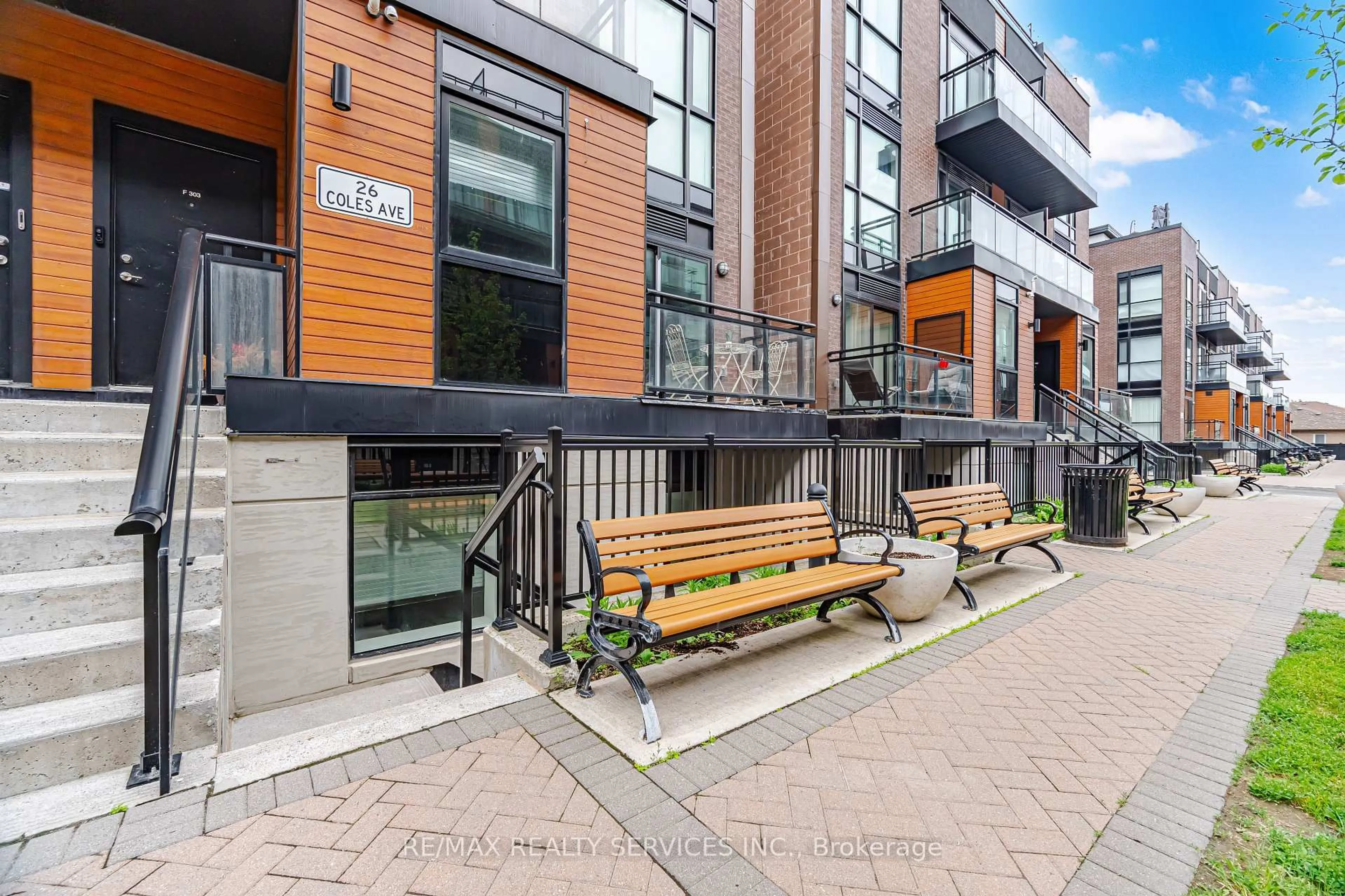 Patio, street for 26 Coles Ave #302, Vaughan Ontario L4L 0J1