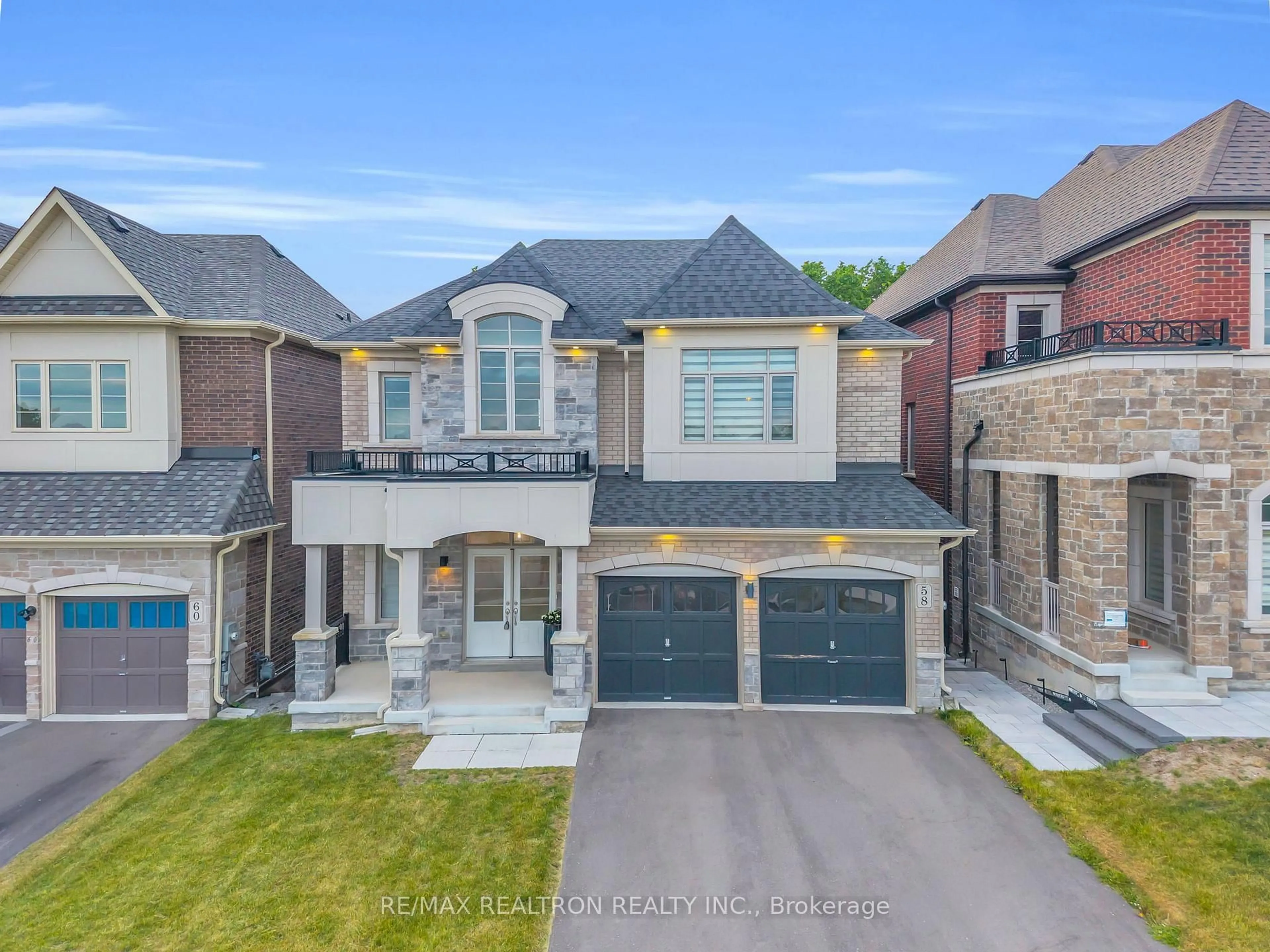 Home with brick exterior material, street for 58 Charles White Crt, East Gwillimbury Ontario L9N 0T7