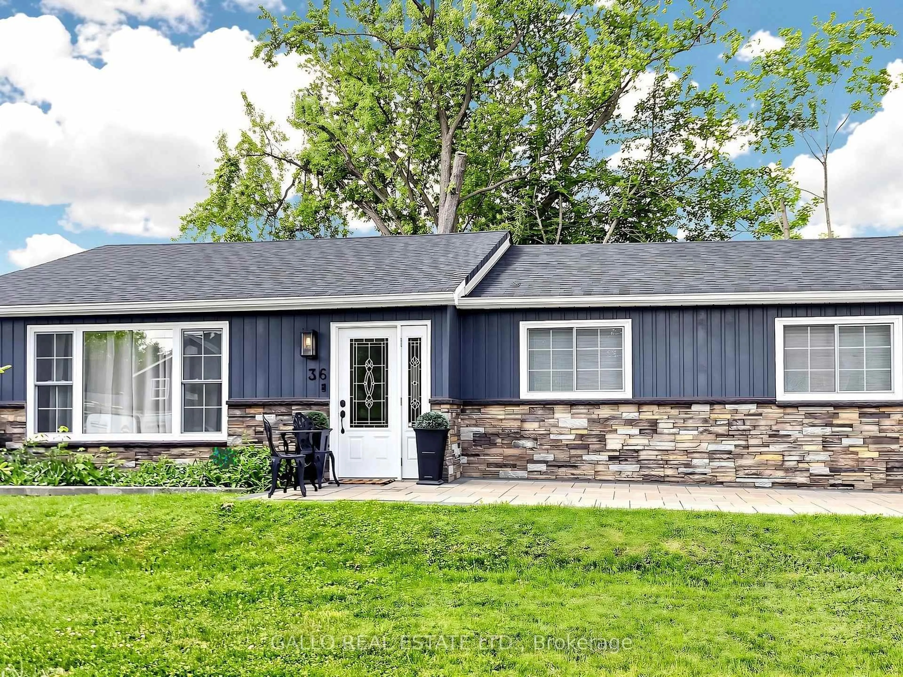 Home with vinyl exterior material, street for 36 Elmvale Blvd, Whitchurch-Stouffville Ontario L4A 2Y3