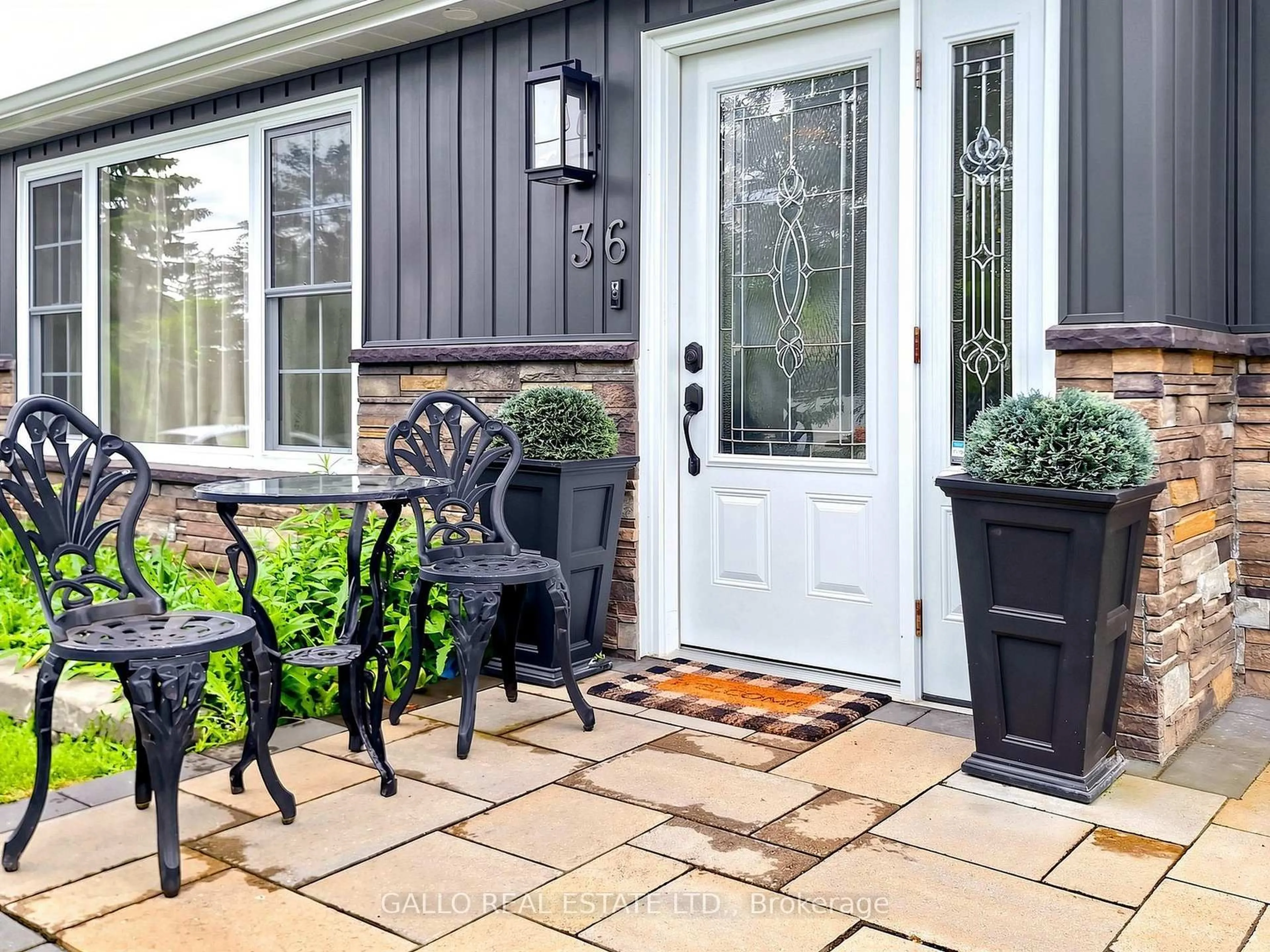 Patio, street for 36 Elmvale Blvd, Whitchurch-Stouffville Ontario L4A 2Y3