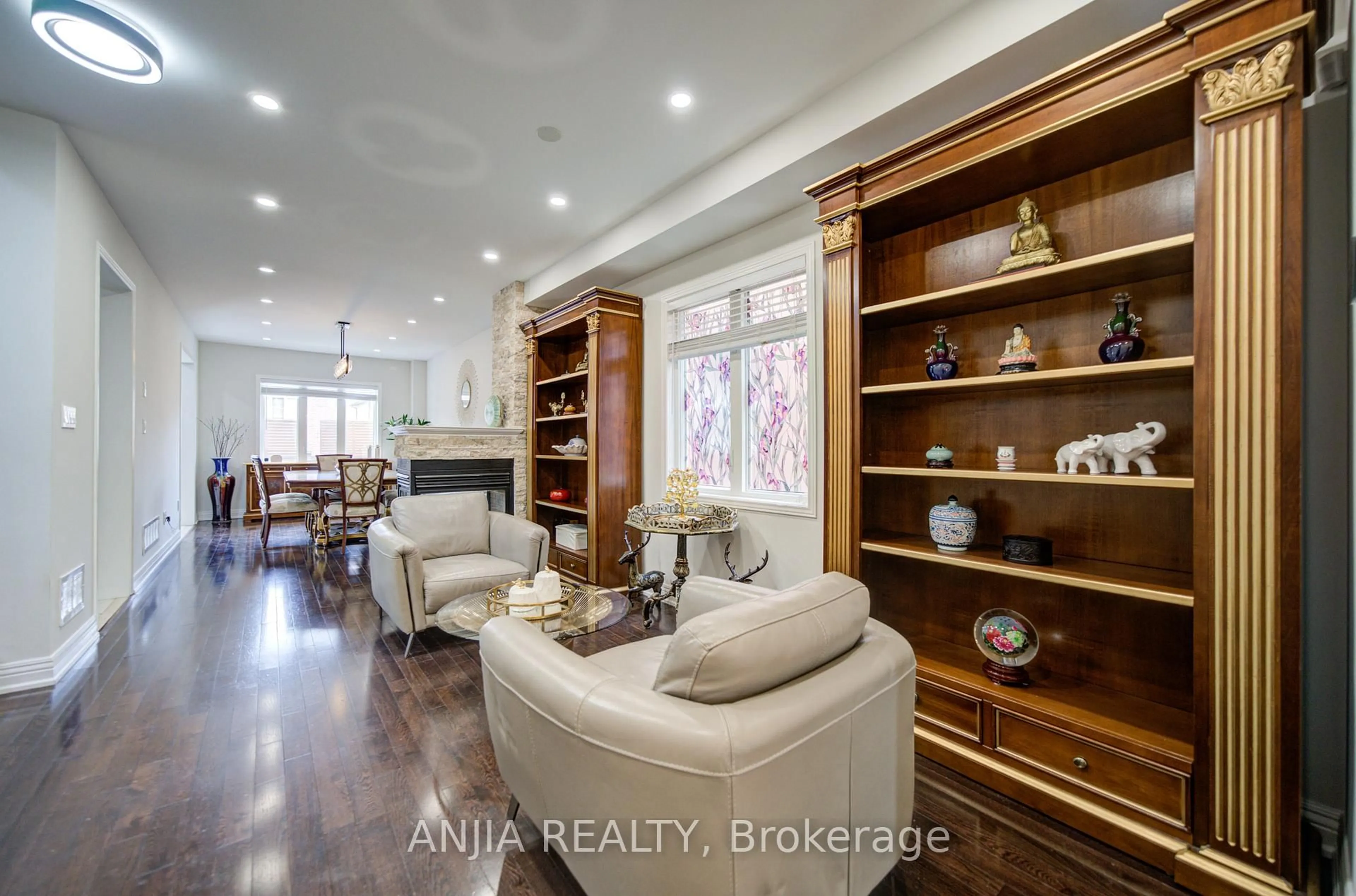 Living room with furniture, unknown for 101 Gar Lehman Ave, Whitchurch-Stouffville Ontario L4A 0W9
