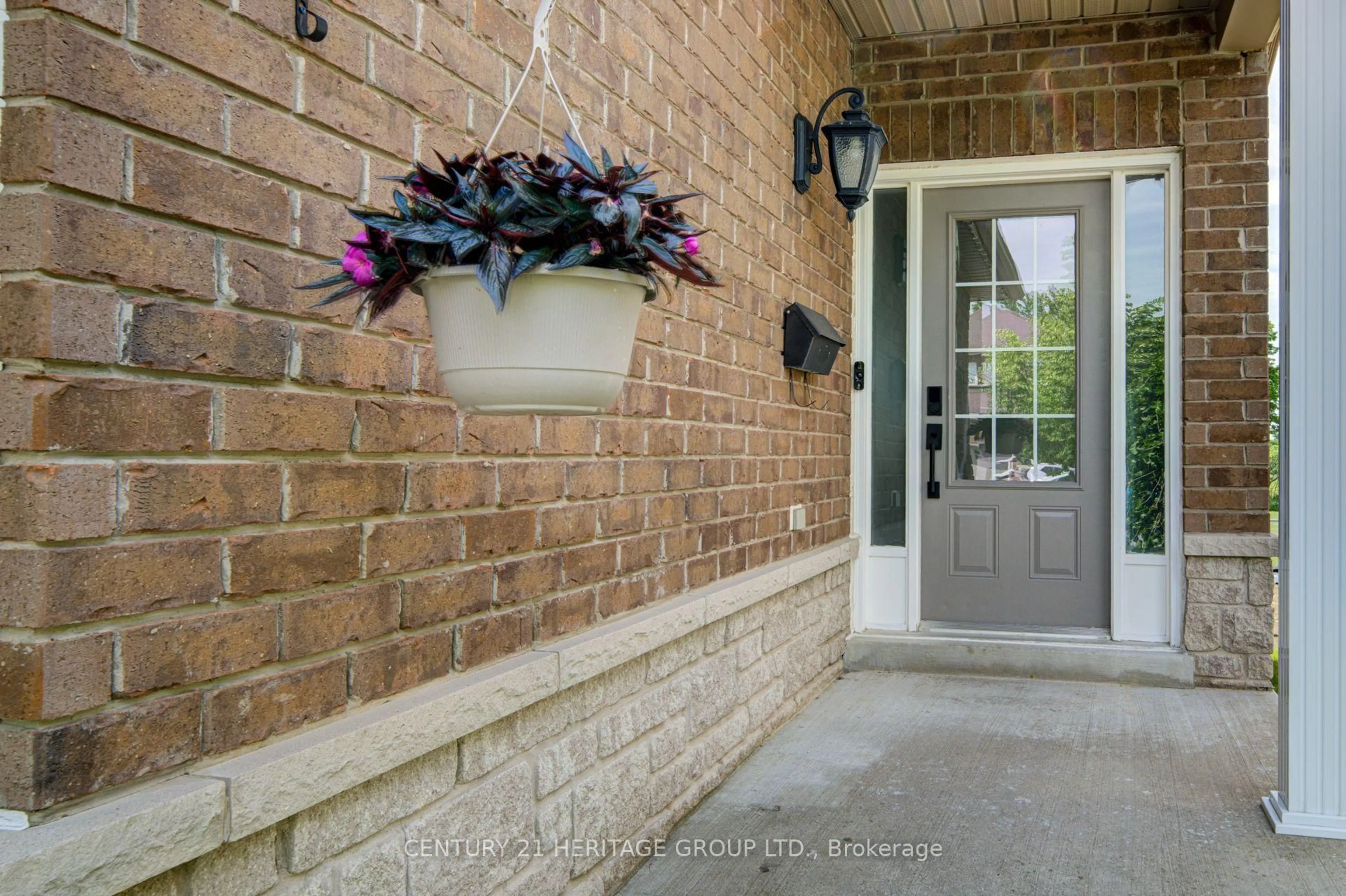 Indoor entryway for 1167 Laurand St, Innisfil Ontario L9S 4Z7