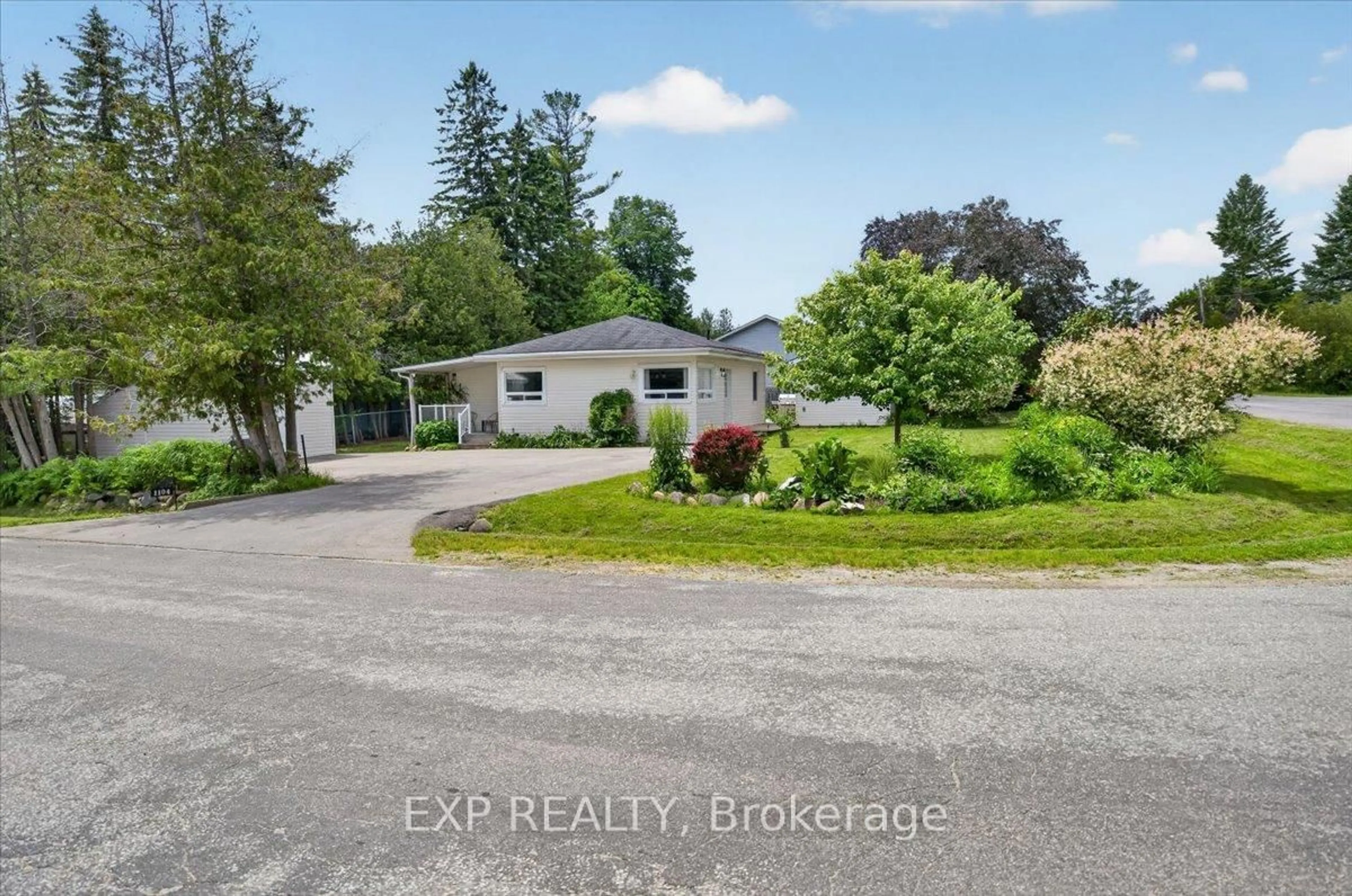 A pic from outside/outdoor area/front of a property/back of a property/a pic from drone, street for 1104 Ferrier Ave, Innisfil Ontario L0L 1W0