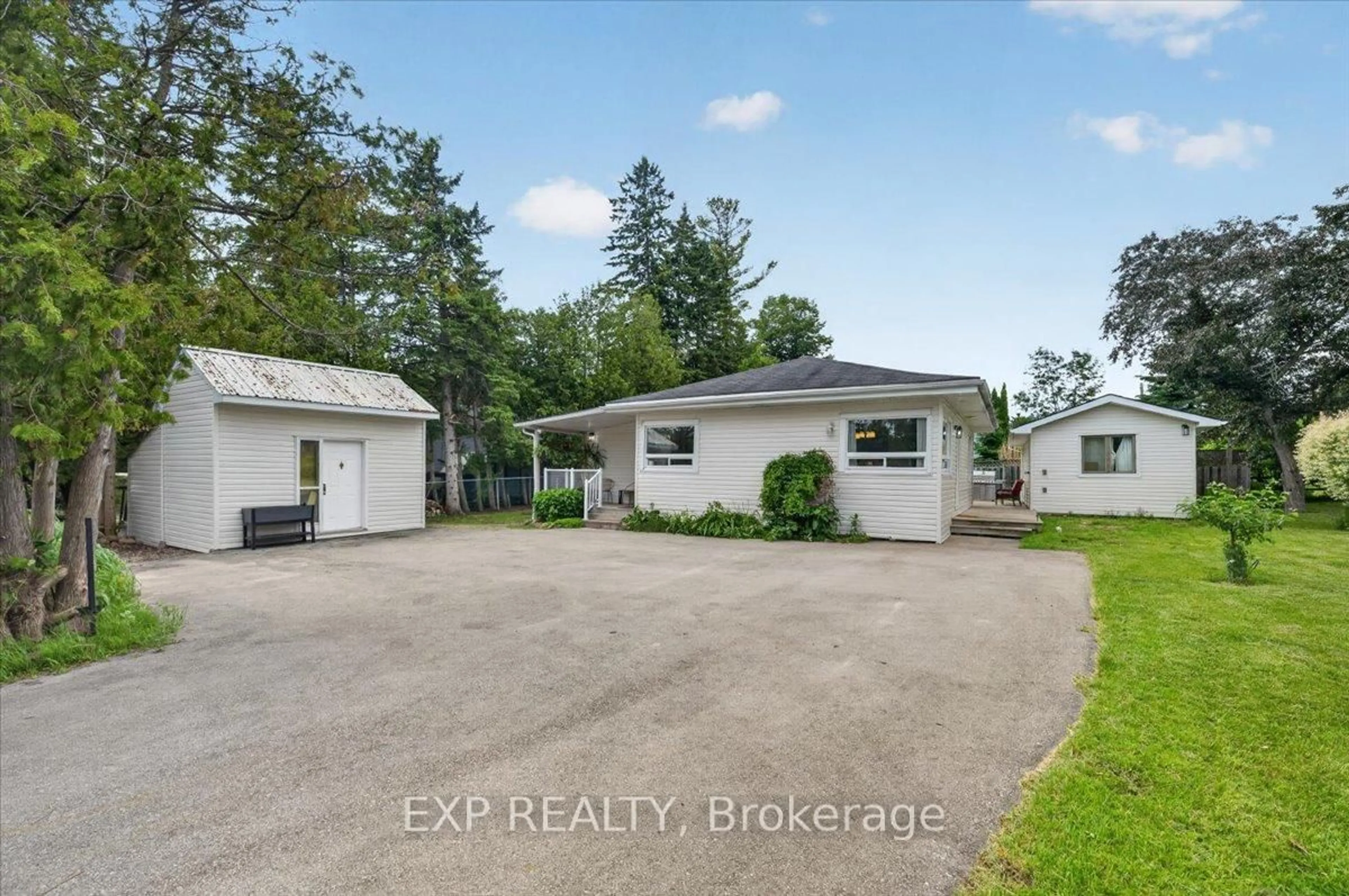 A pic from outside/outdoor area/front of a property/back of a property/a pic from drone, street for 1104 Ferrier Ave, Innisfil Ontario L0L 1W0