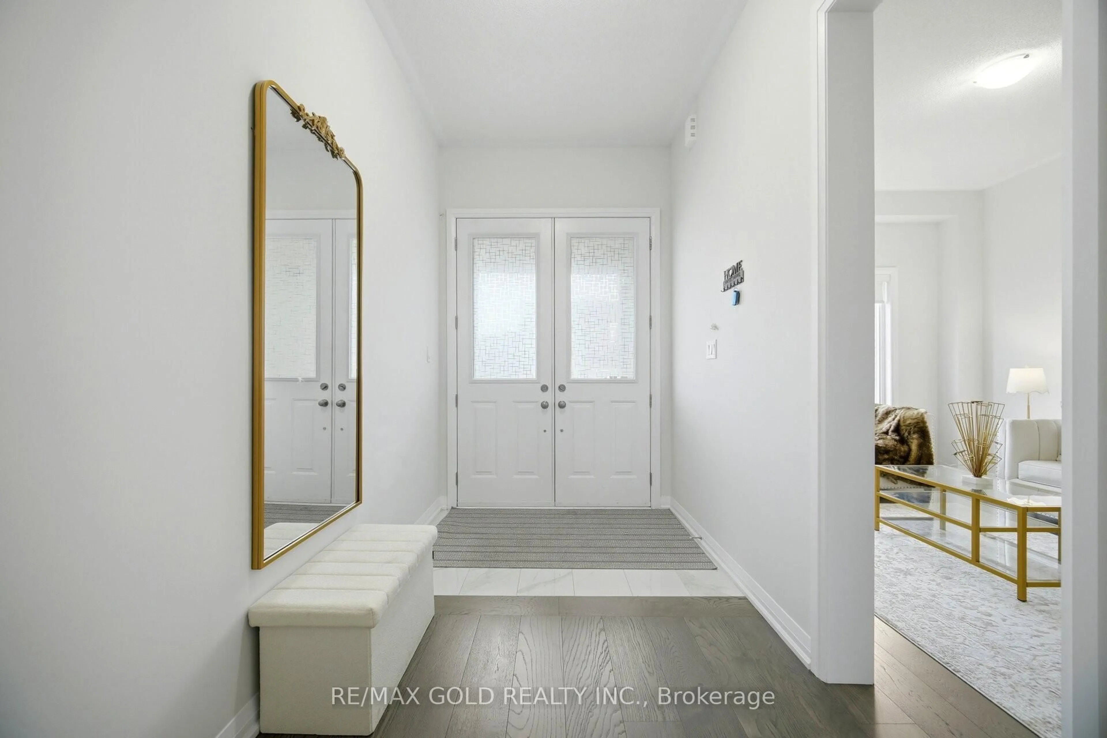 Indoor entryway for 1583 Stovell Cres, Innisfil Ontario L0L 1W0