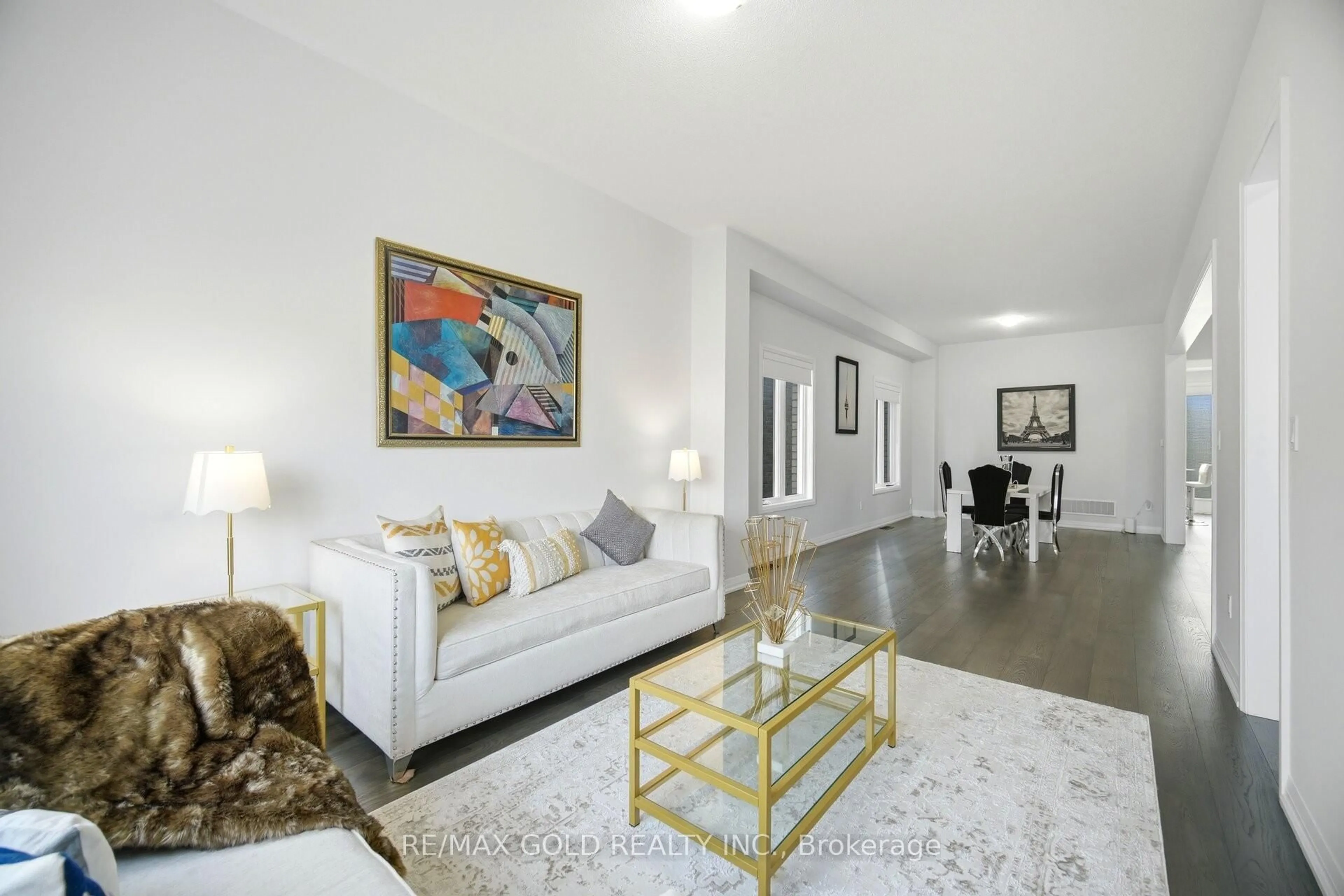 Living room with furniture, unknown for 1583 Stovell Cres, Innisfil Ontario L0L 1W0