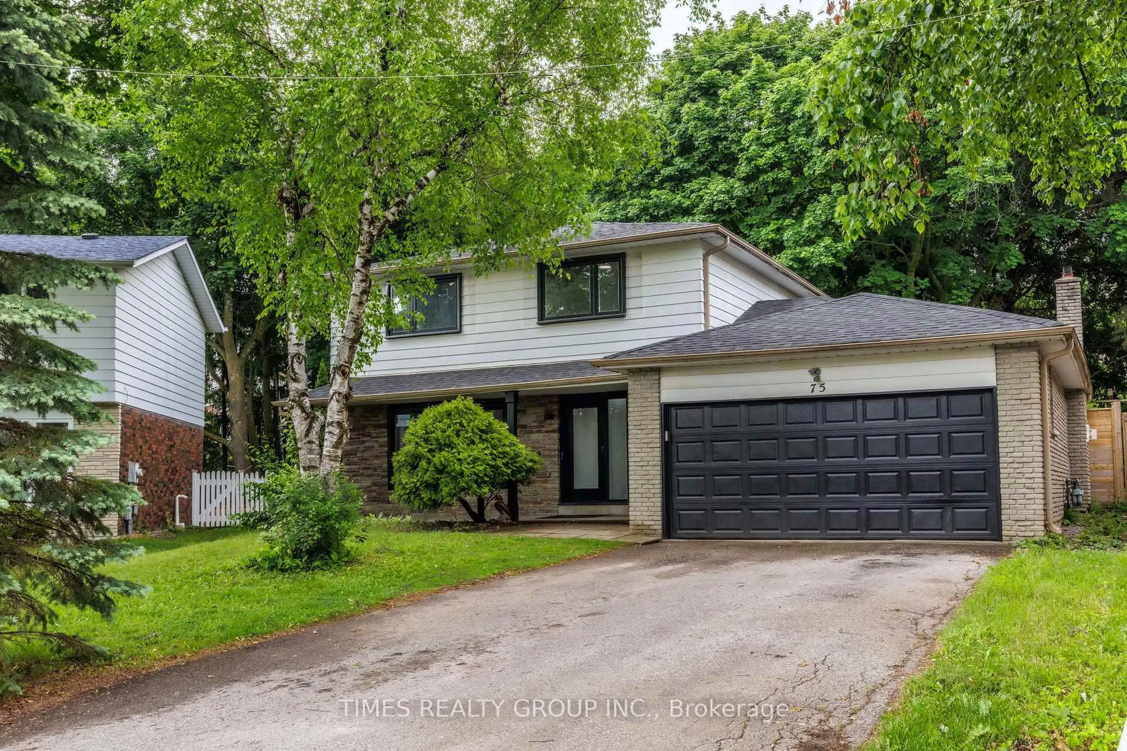 Home with vinyl exterior material, street for 75 Beswick Dr, Newmarket Ontario L3Y 1E8