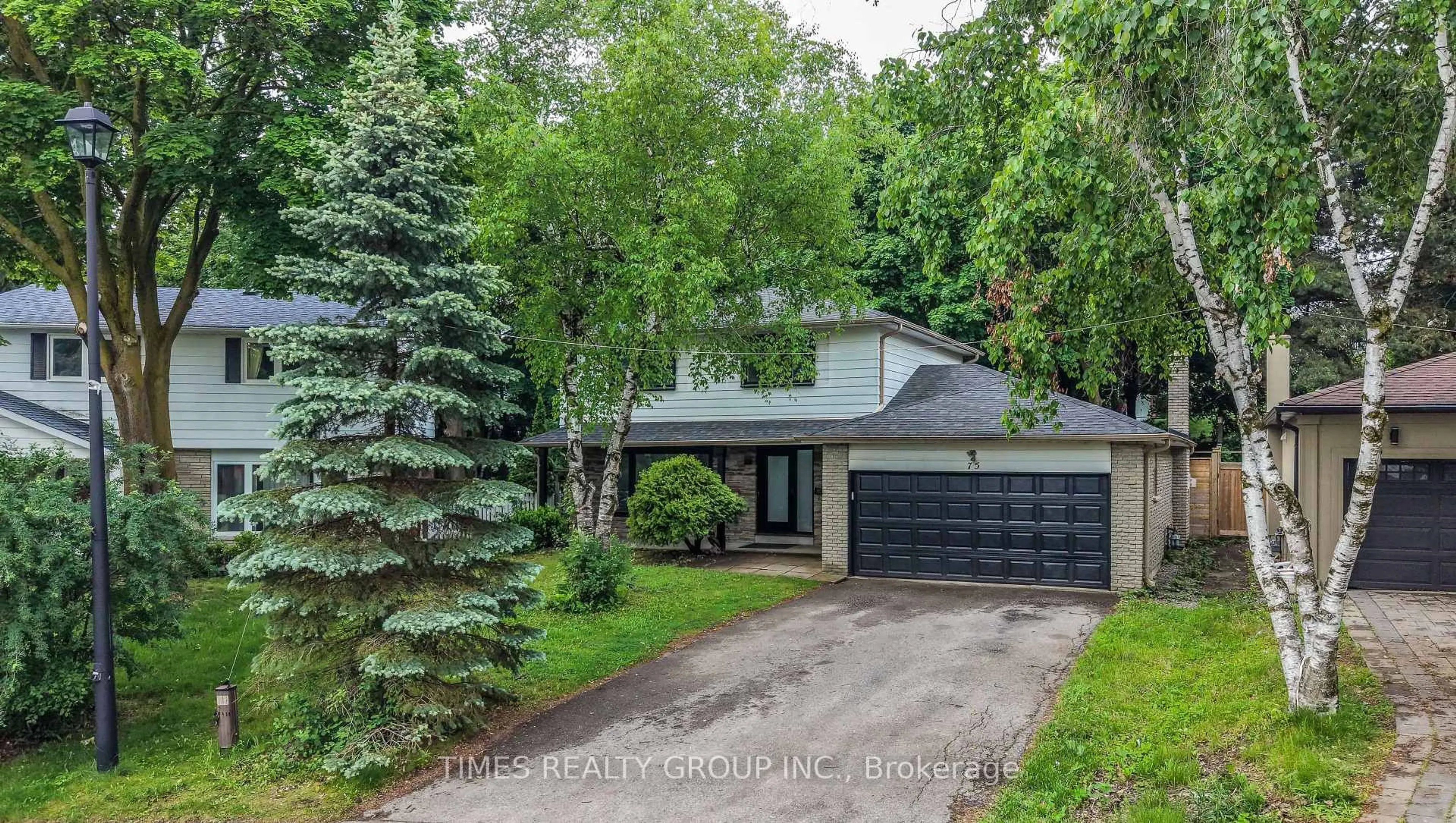 Home with brick exterior material, street for 75 Beswick Dr, Newmarket Ontario L3Y 1E8
