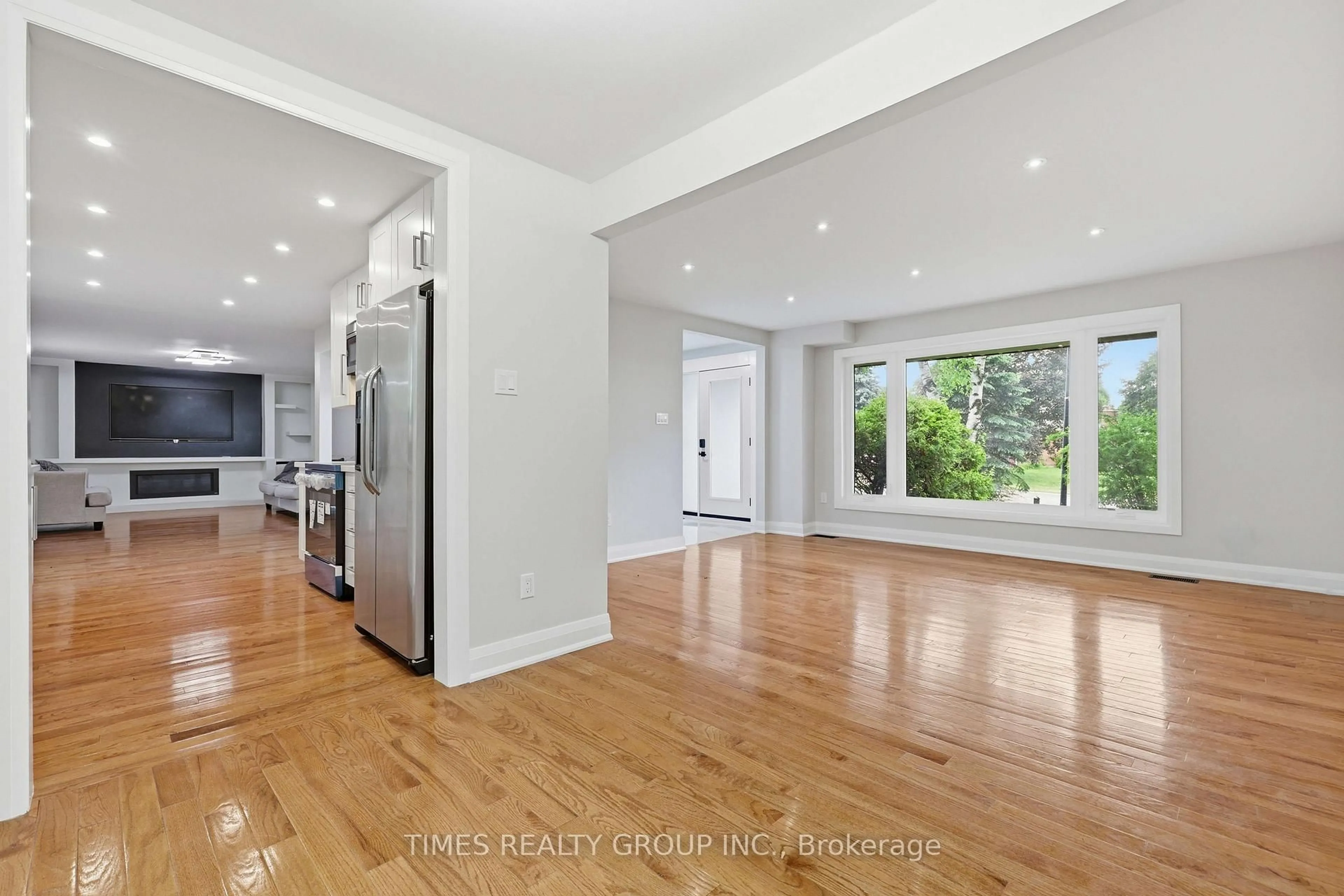 Open concept kitchen, unknown for 75 Beswick Dr, Newmarket Ontario L3Y 1E8