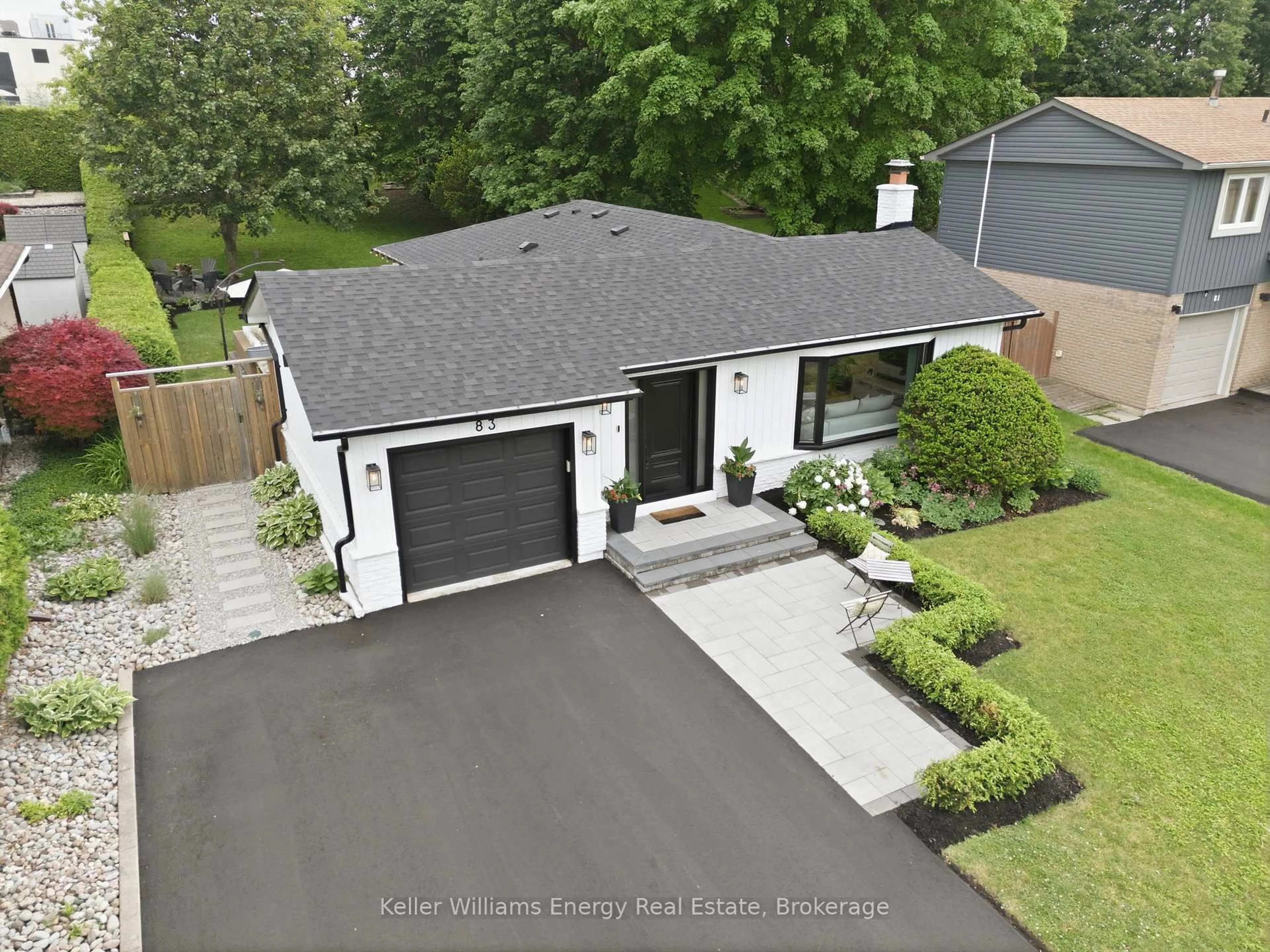 A pic from outside/outdoor area/front of a property/back of a property/a pic from drone, street for 83 Walton Dr, Aurora Ontario L4G 3K2